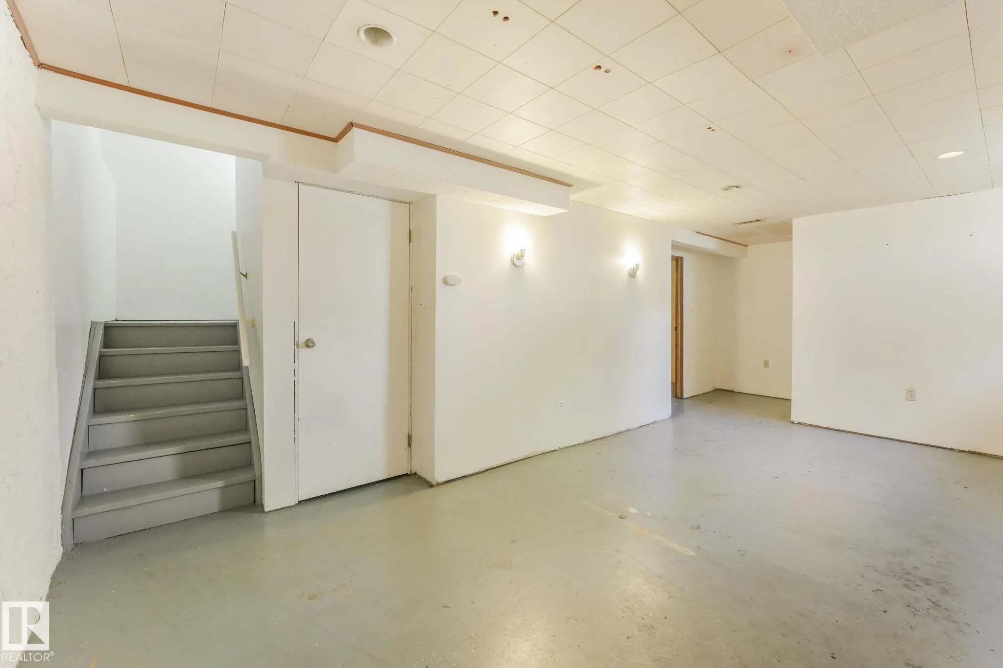 5 AMBERLY Court