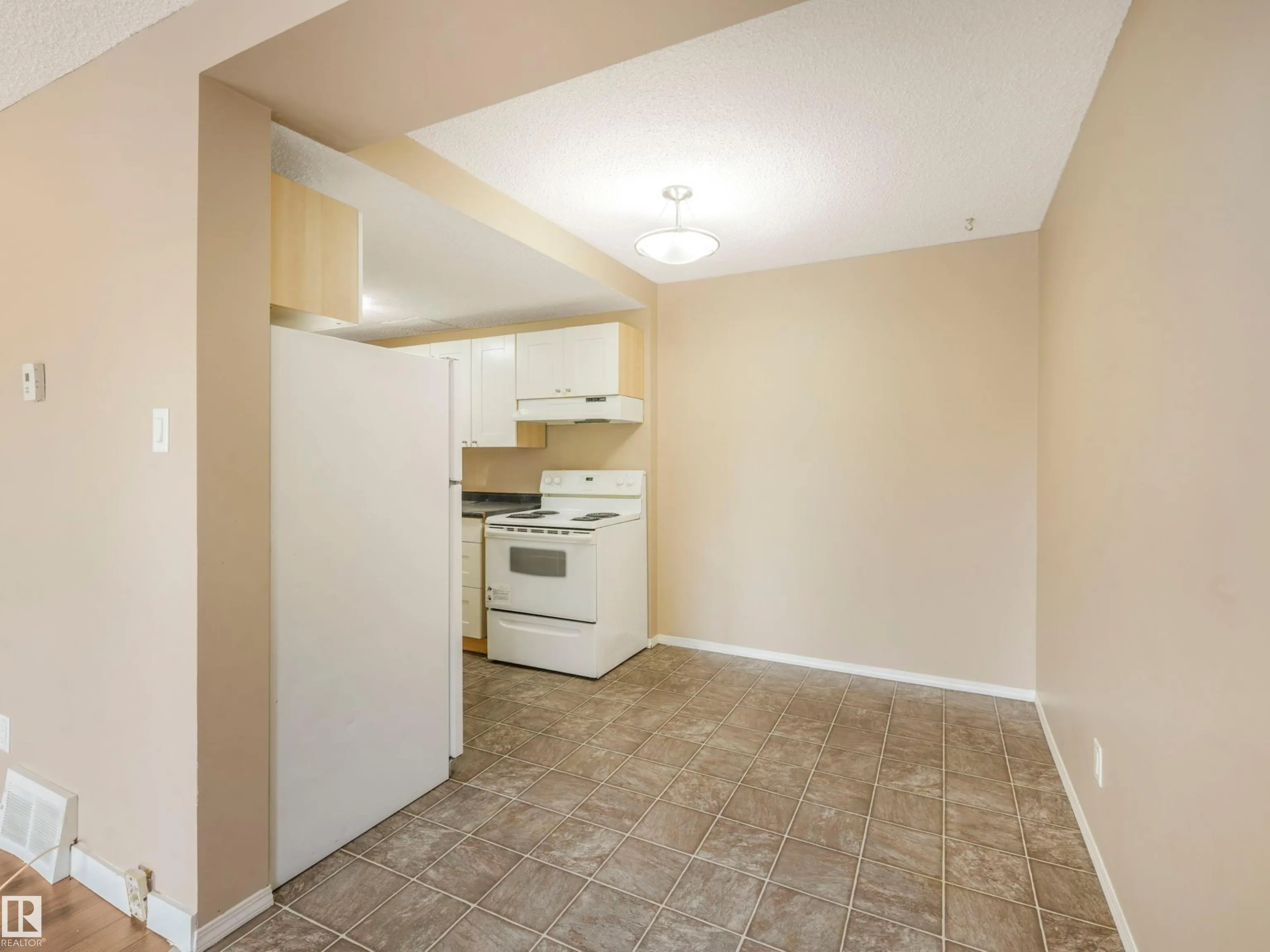 5 AMBERLY Court