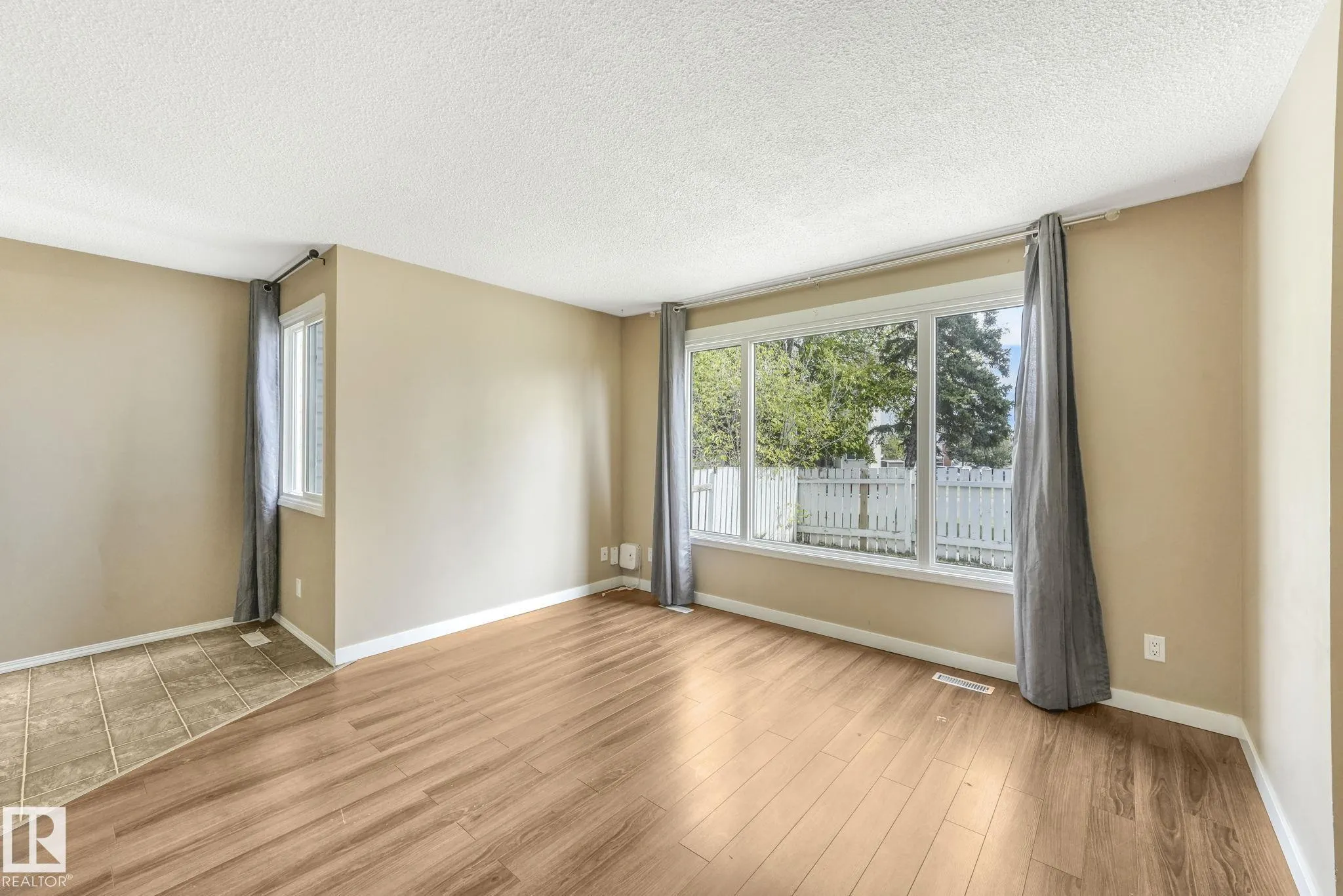 5 AMBERLY Court
