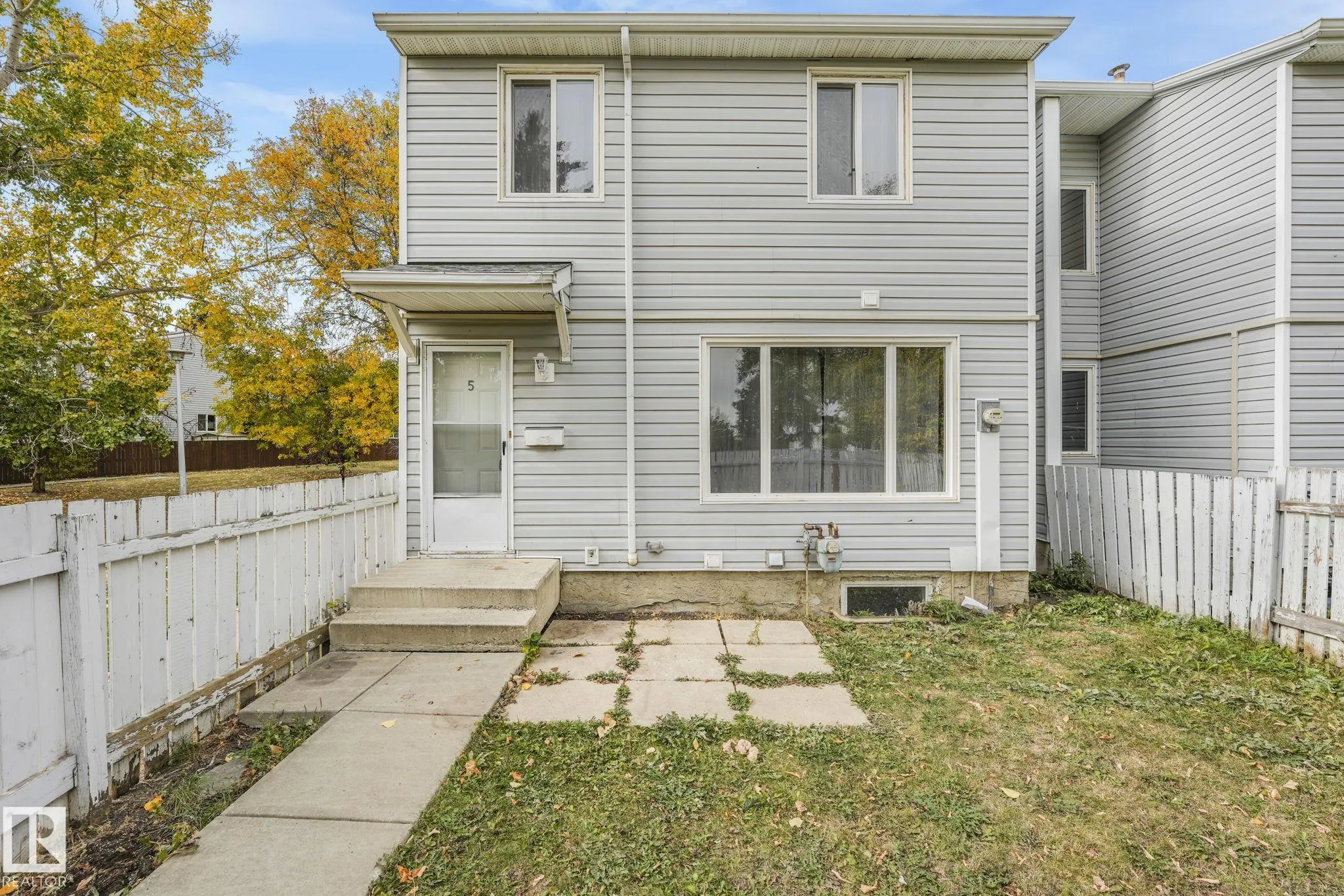 5 AMBERLY Court