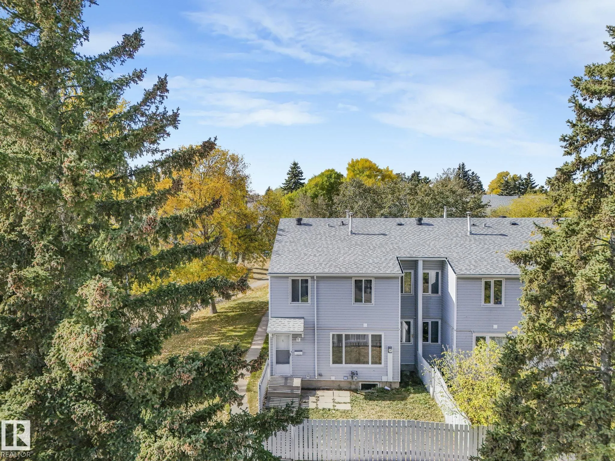 5 AMBERLY Court