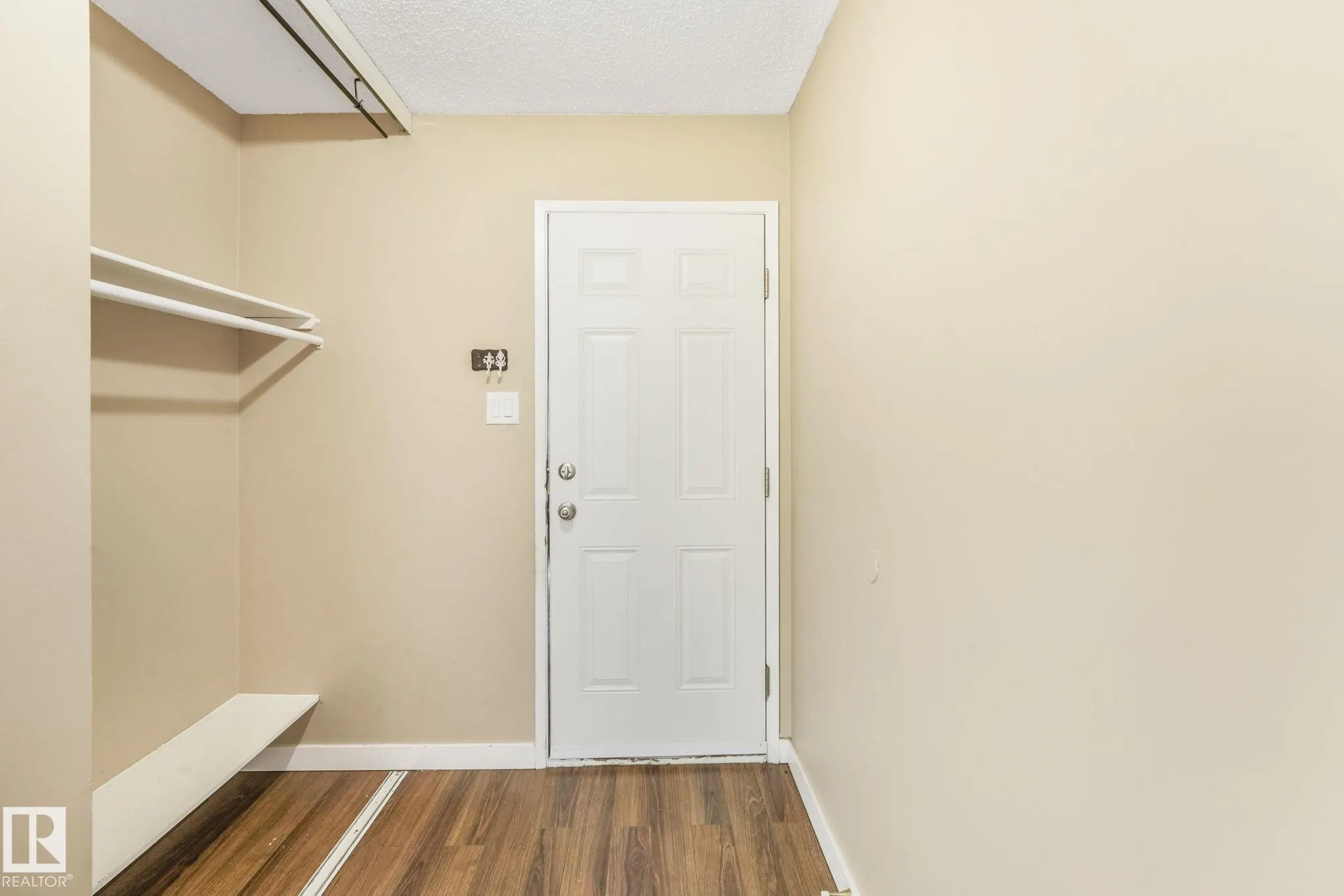 5 AMBERLY Court