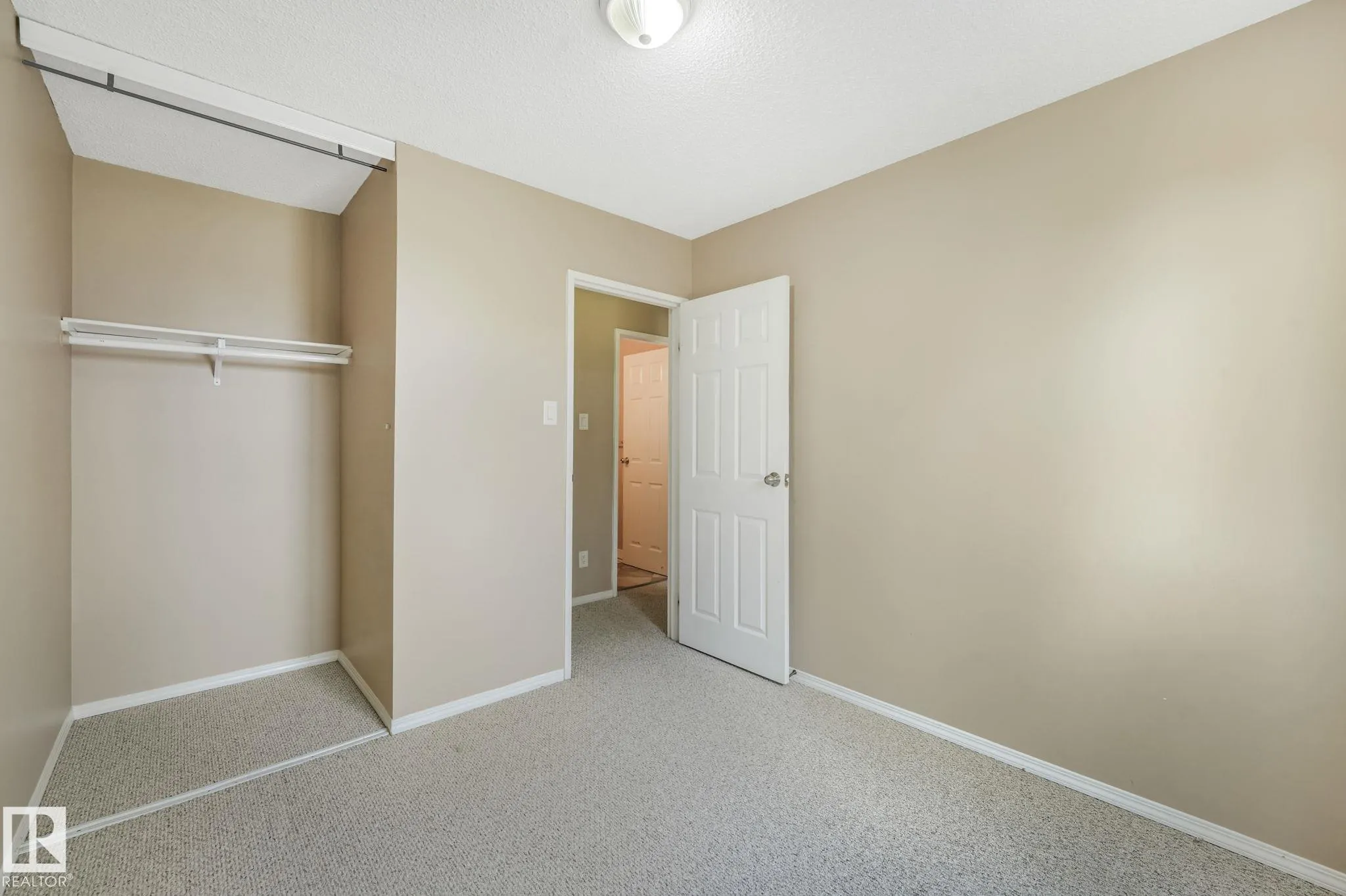 5 AMBERLY Court