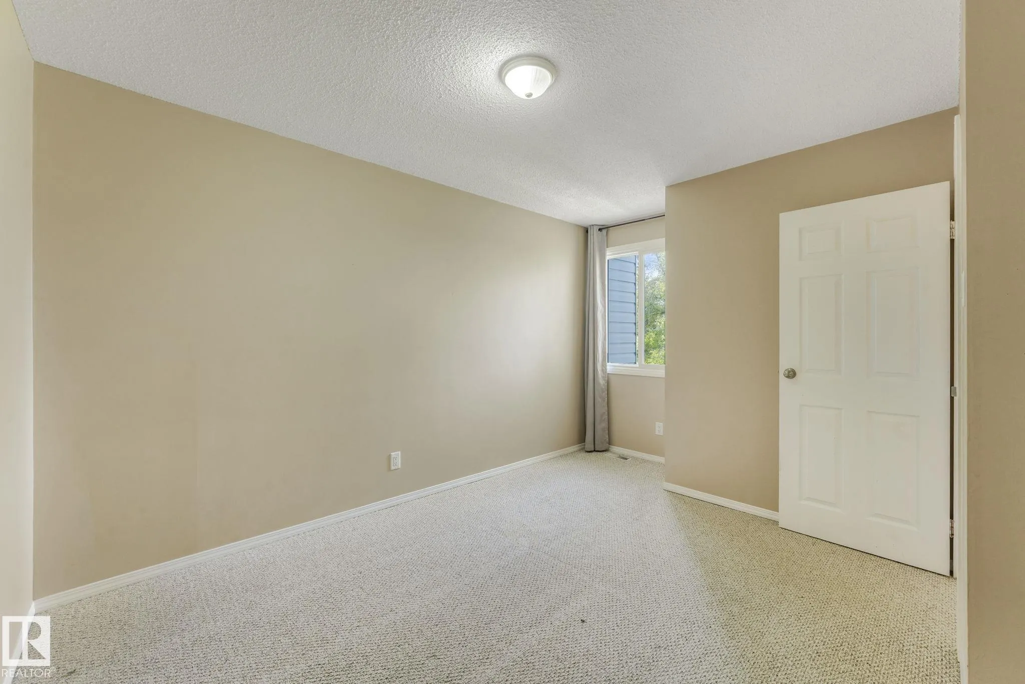5 AMBERLY Court