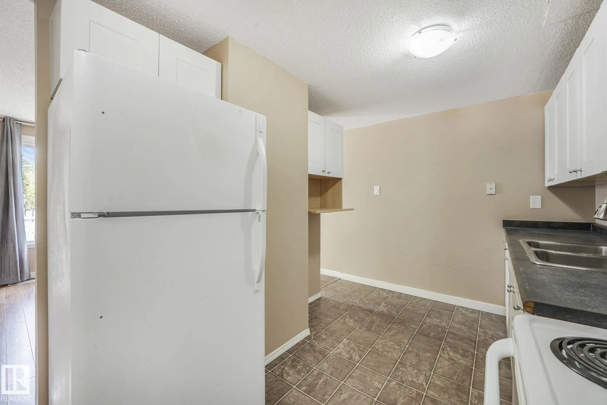5 AMBERLY Court
