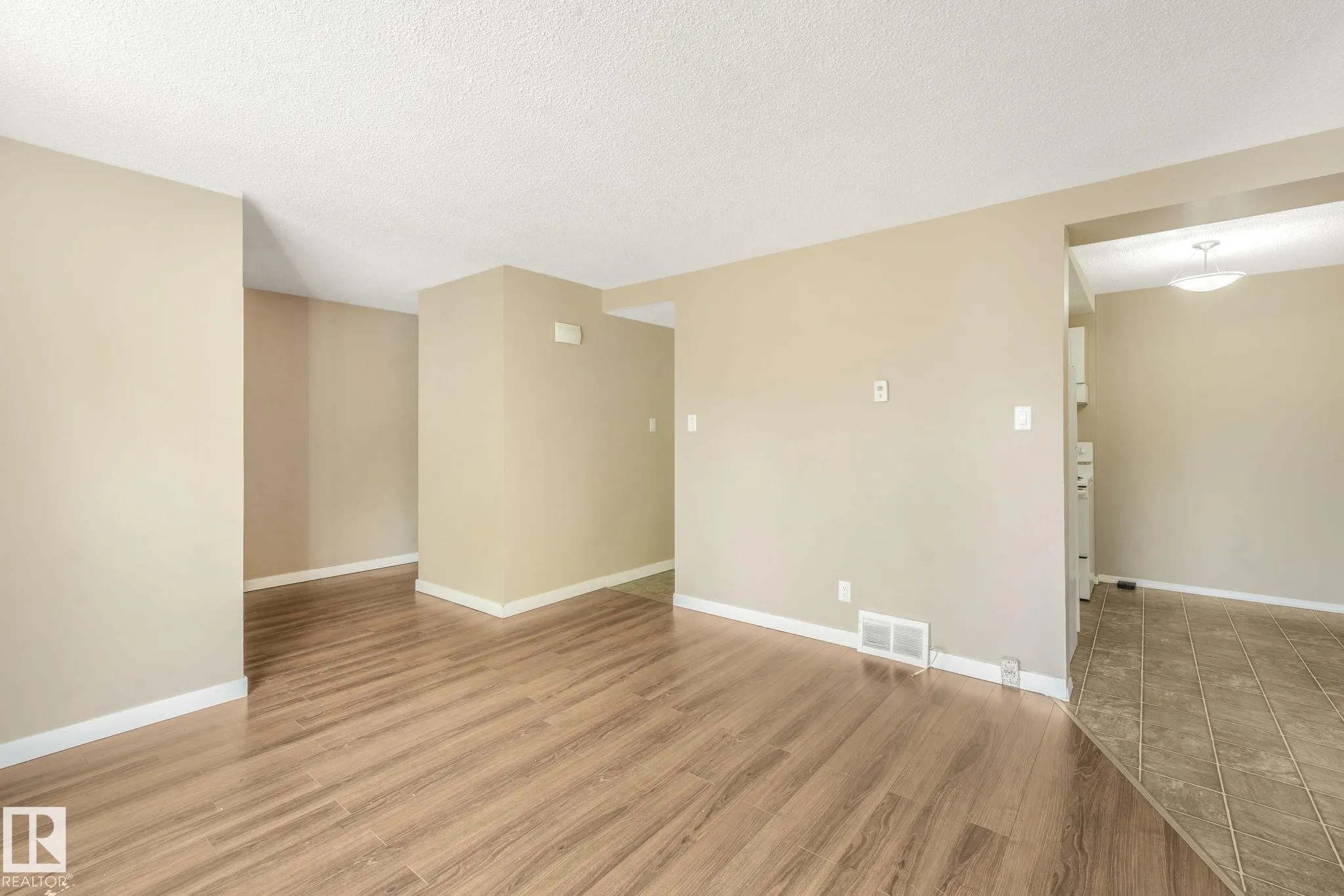 5 AMBERLY Court