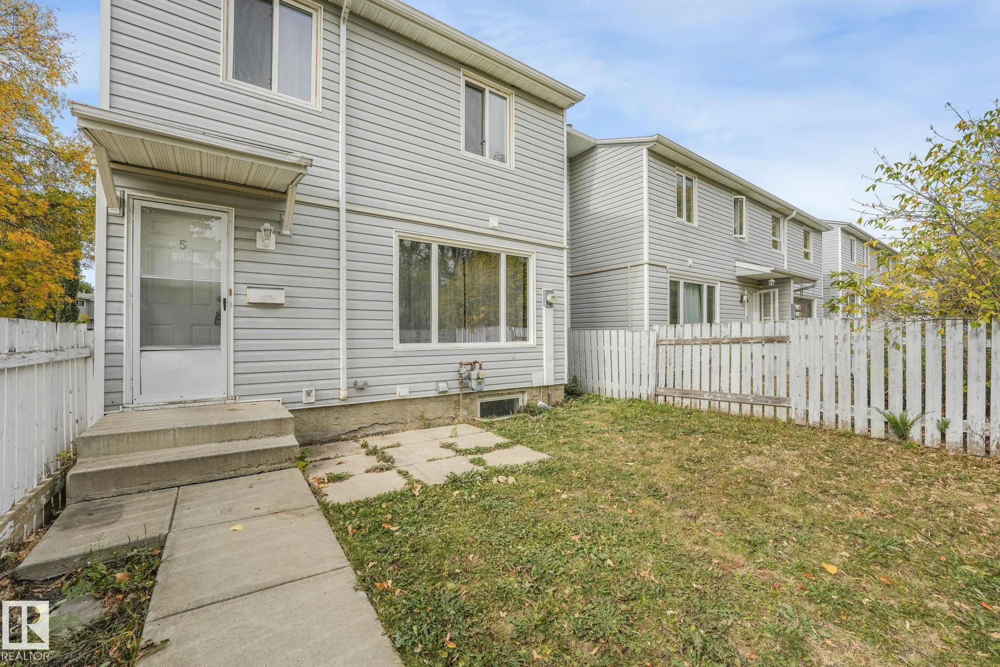 5 AMBERLY Court