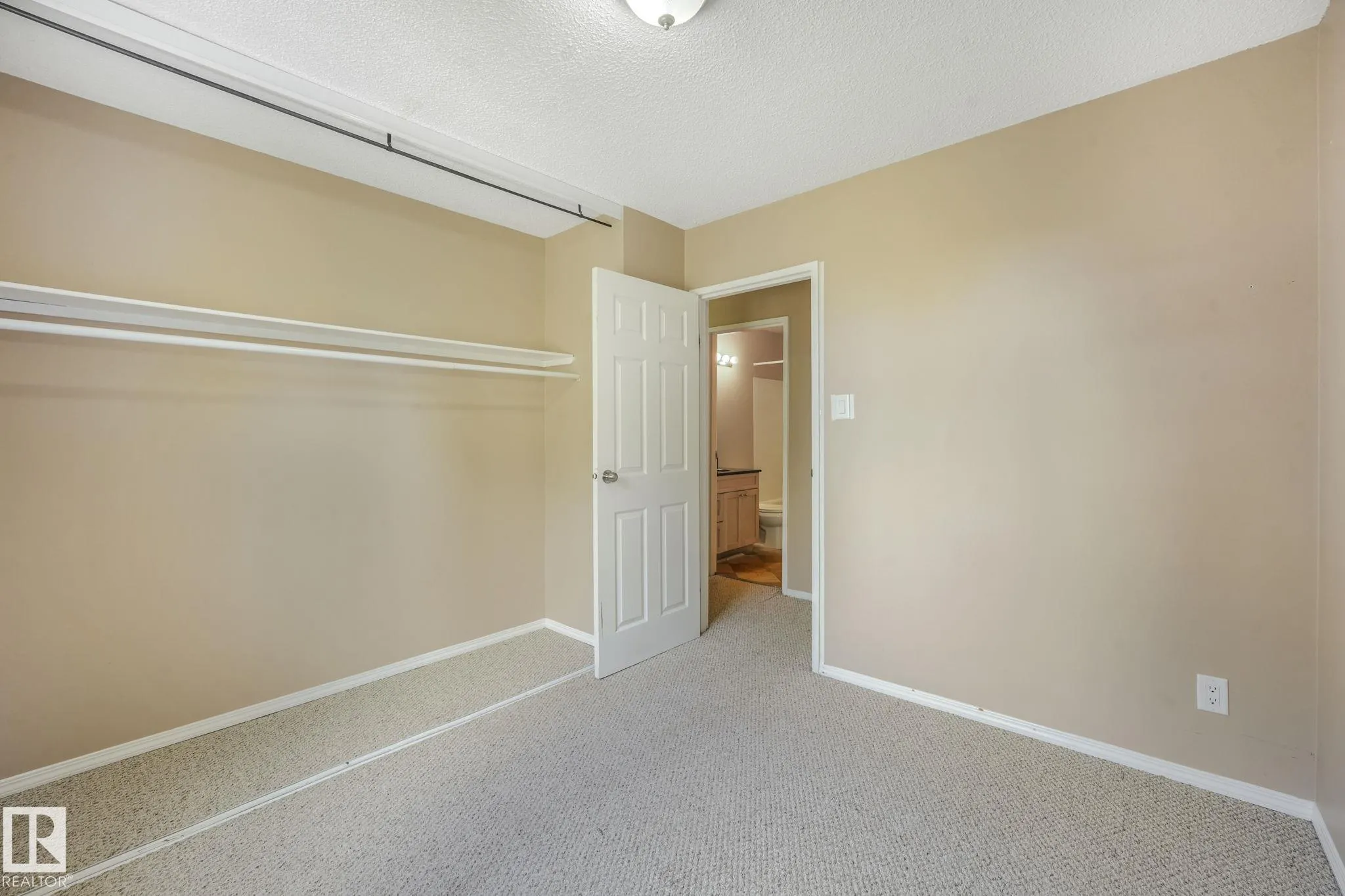 5 AMBERLY Court