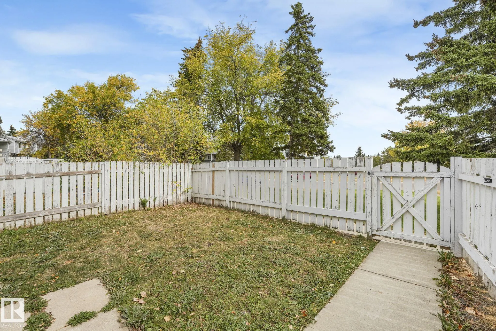 5 AMBERLY Court