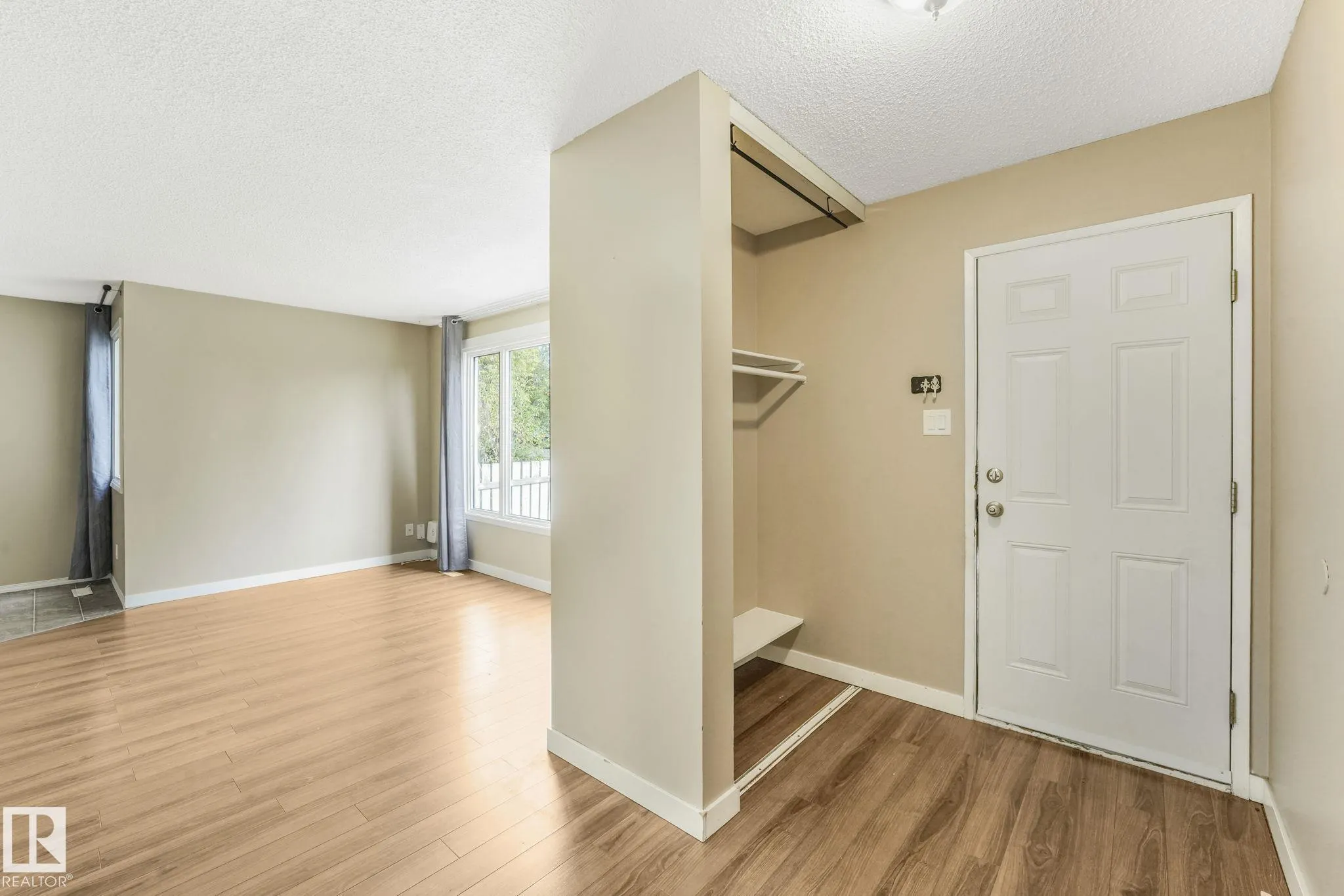 5 AMBERLY Court
