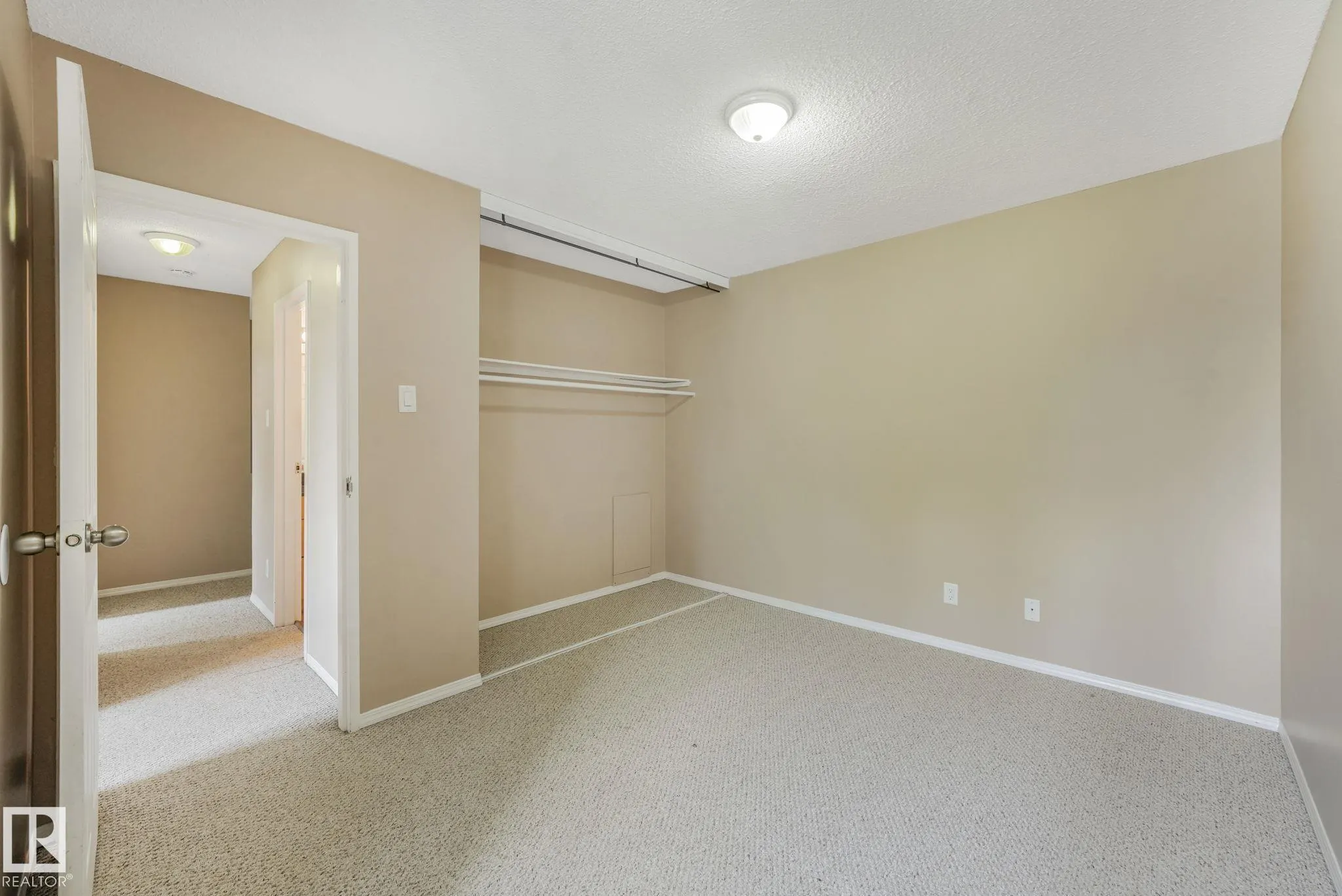 5 AMBERLY Court