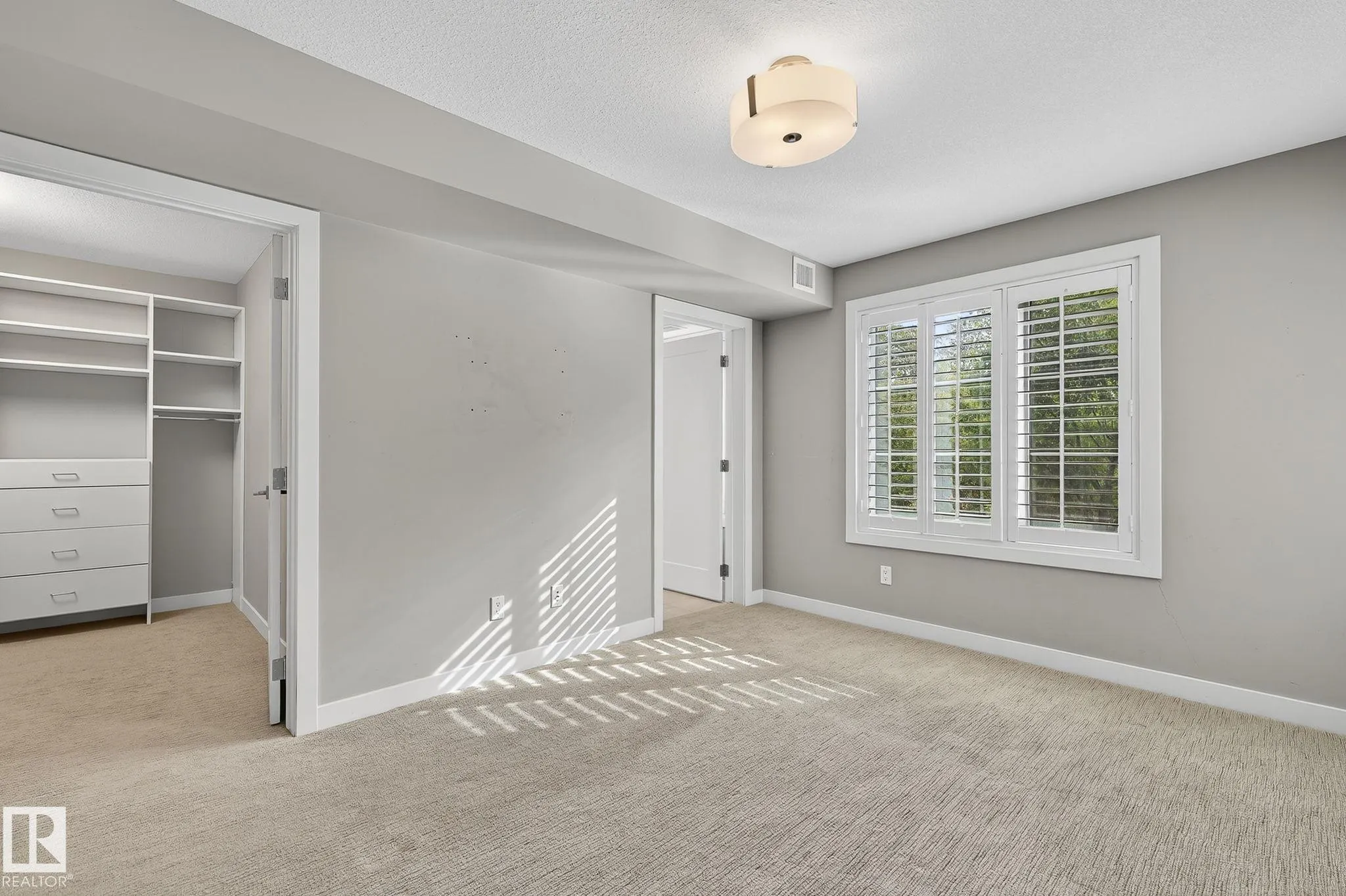 5029 EDGEMONT Boulevard