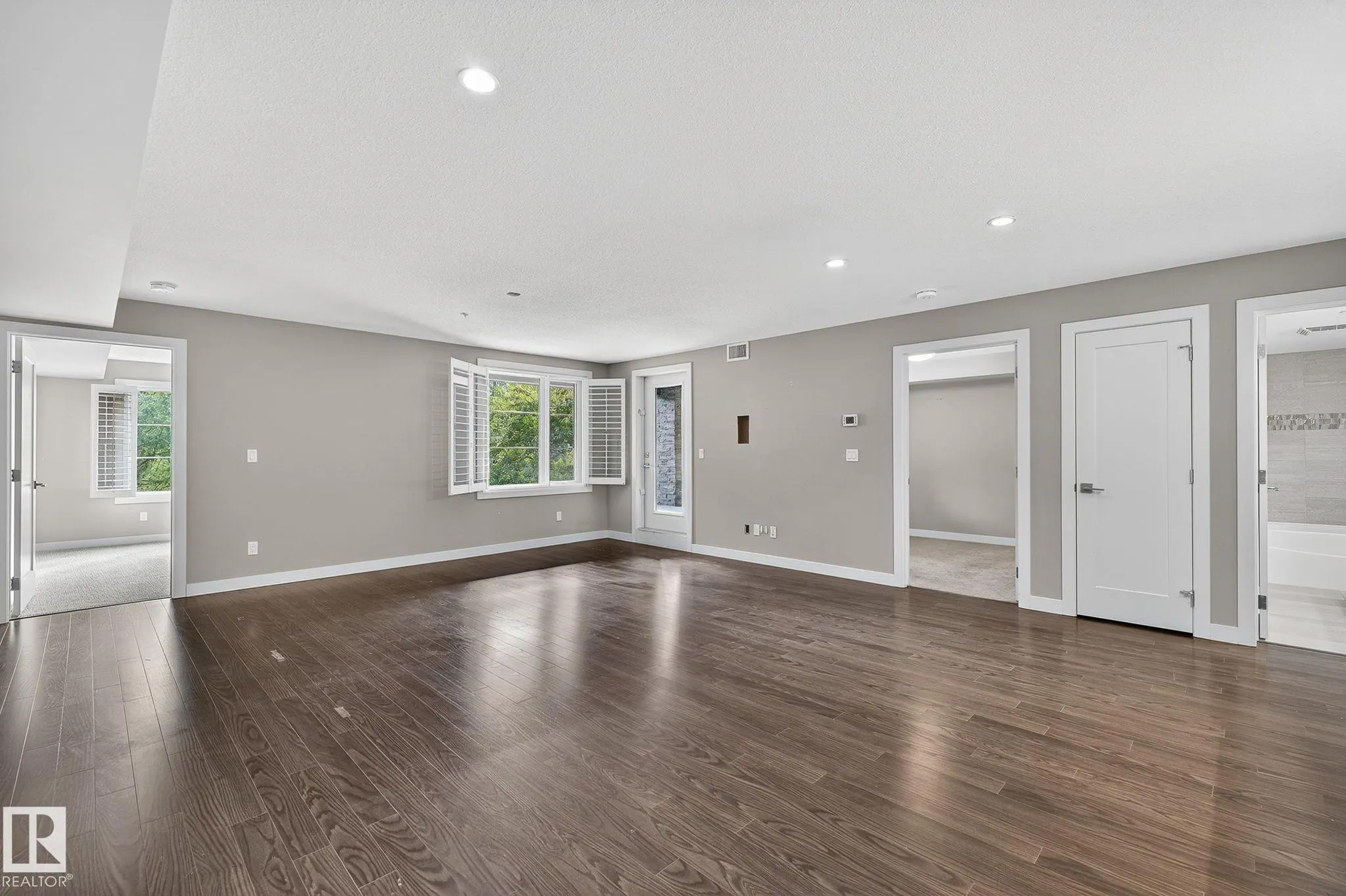 5029 EDGEMONT Boulevard