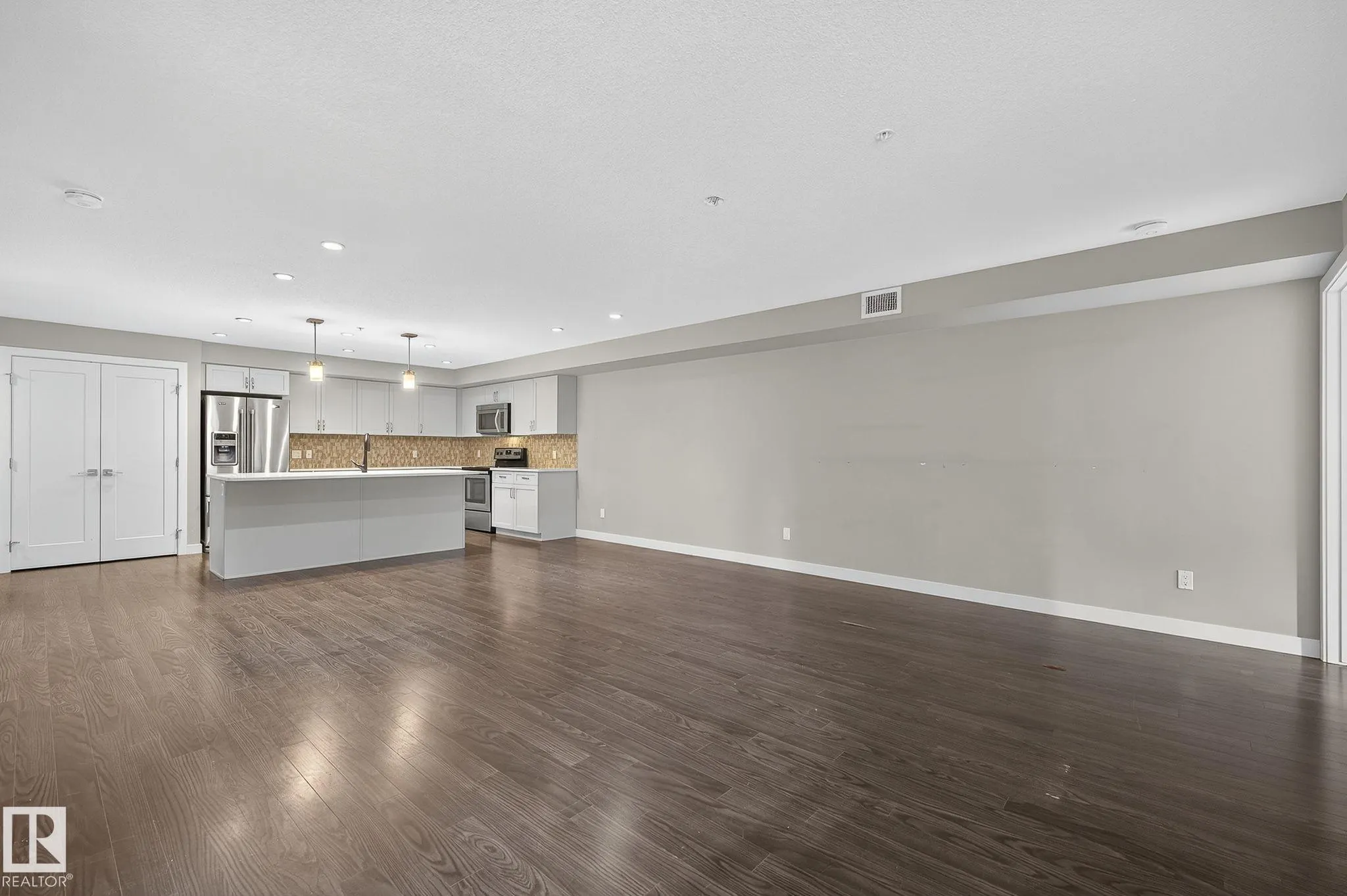 5029 EDGEMONT Boulevard