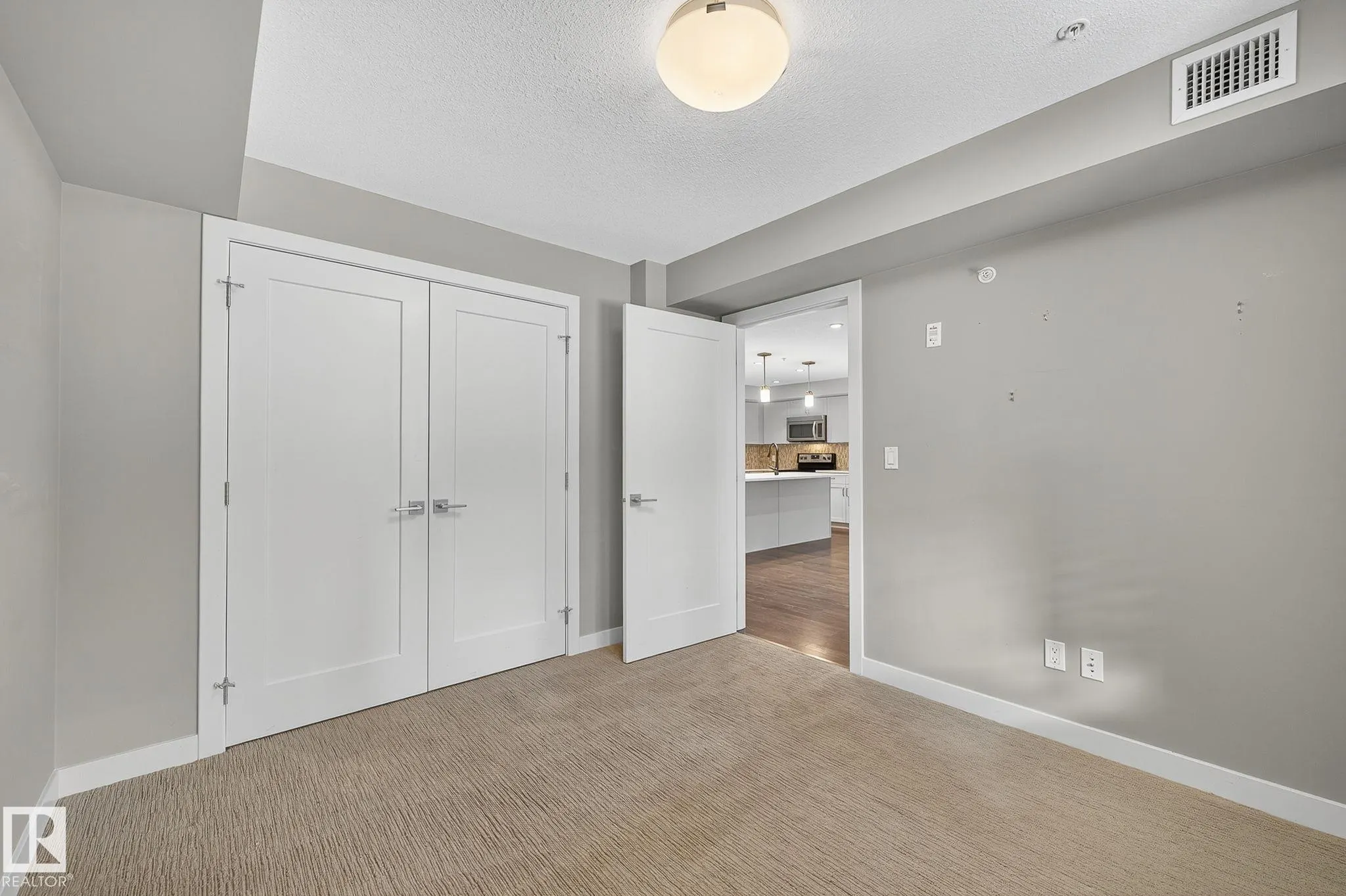 5029 EDGEMONT Boulevard