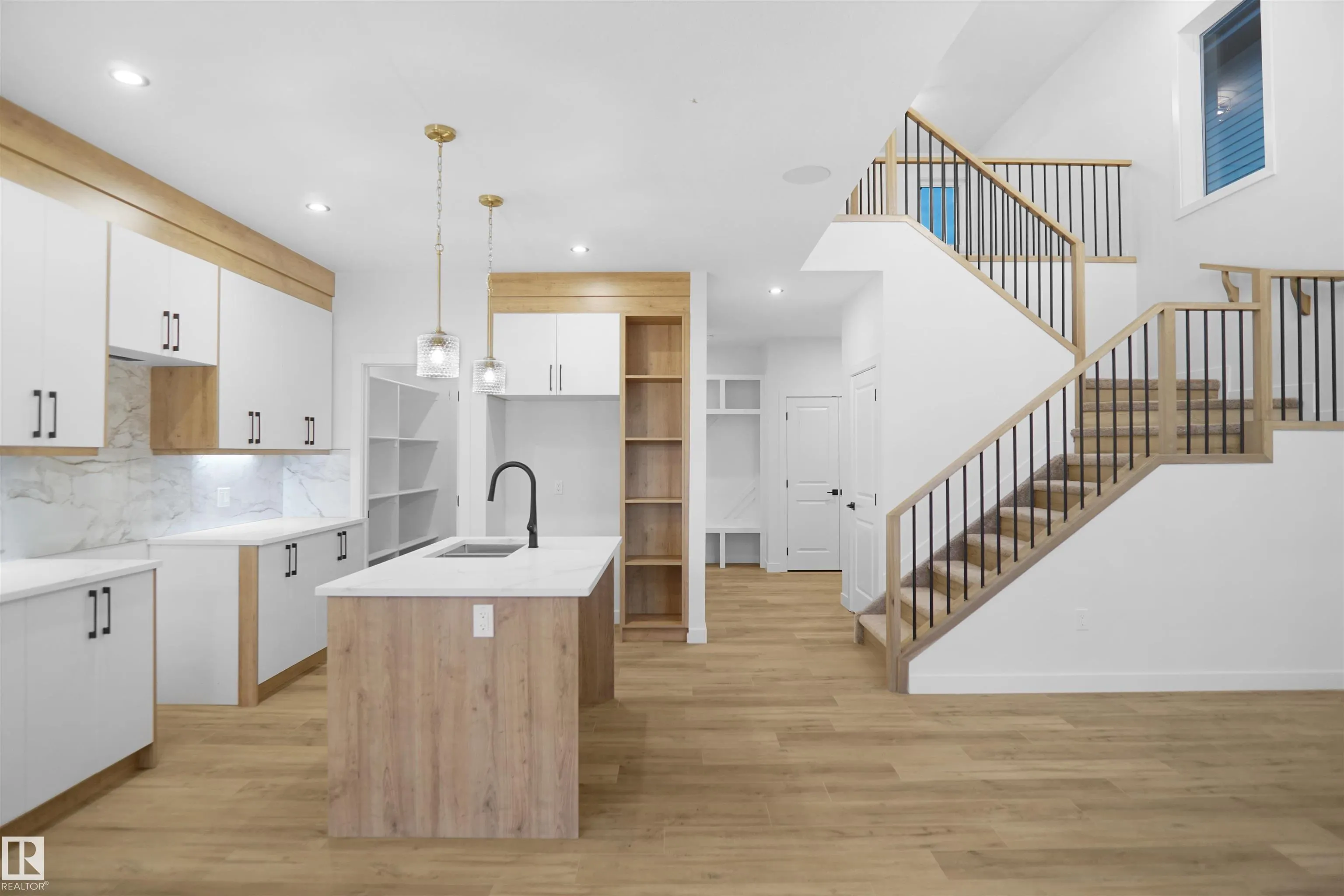 4 AXELWOOD CRESENT