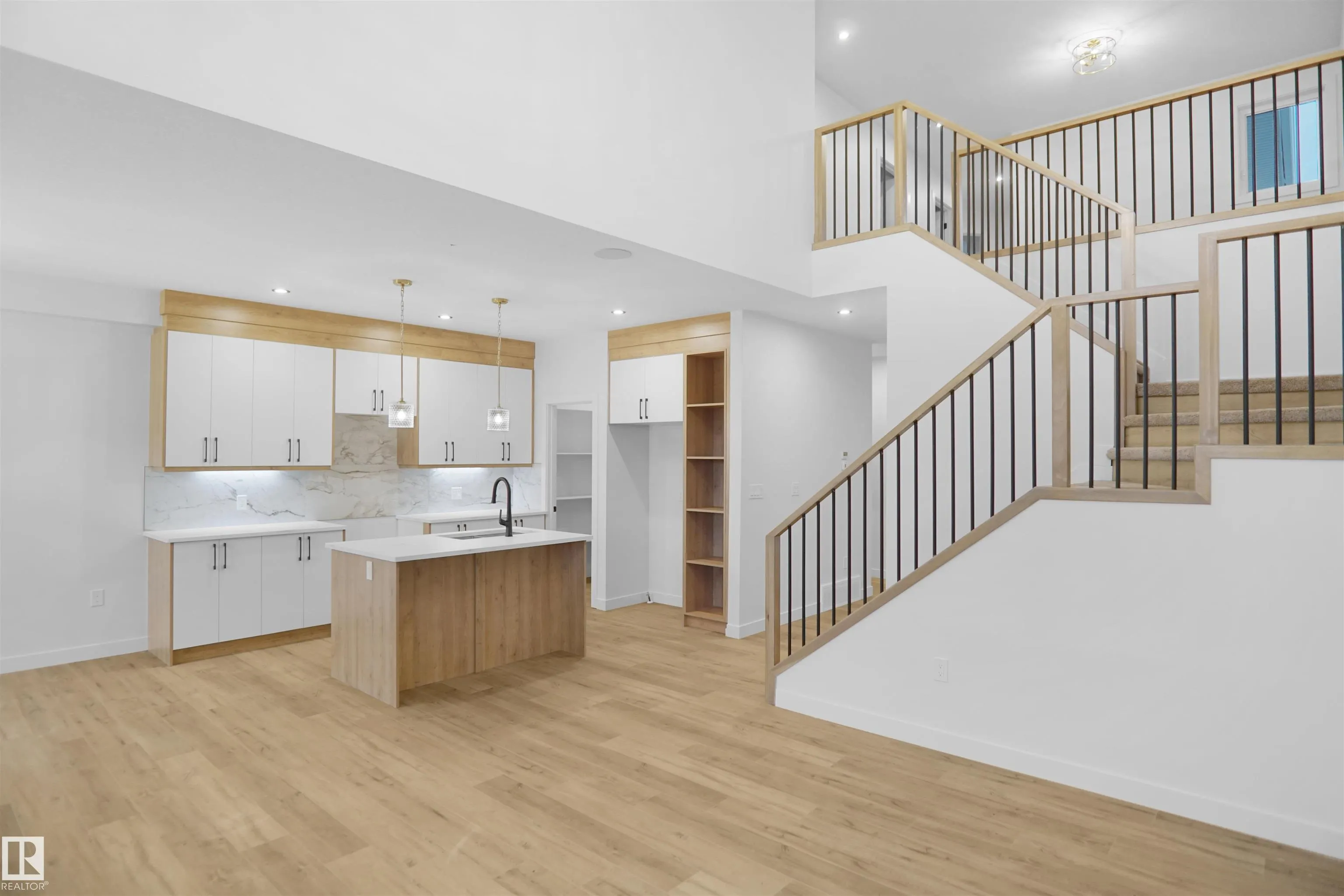 4 AXELWOOD CRESENT