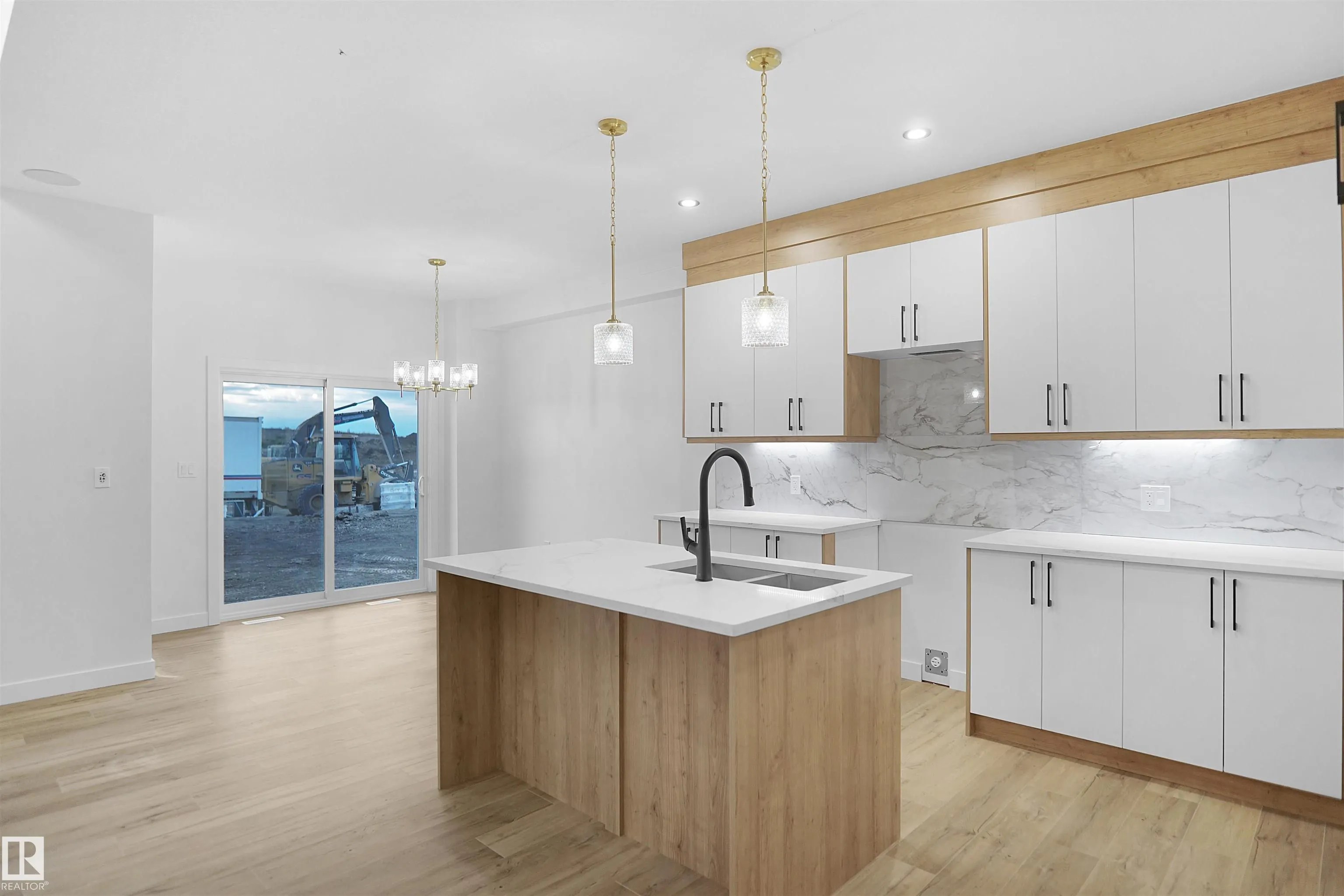 4 AXELWOOD CRESENT