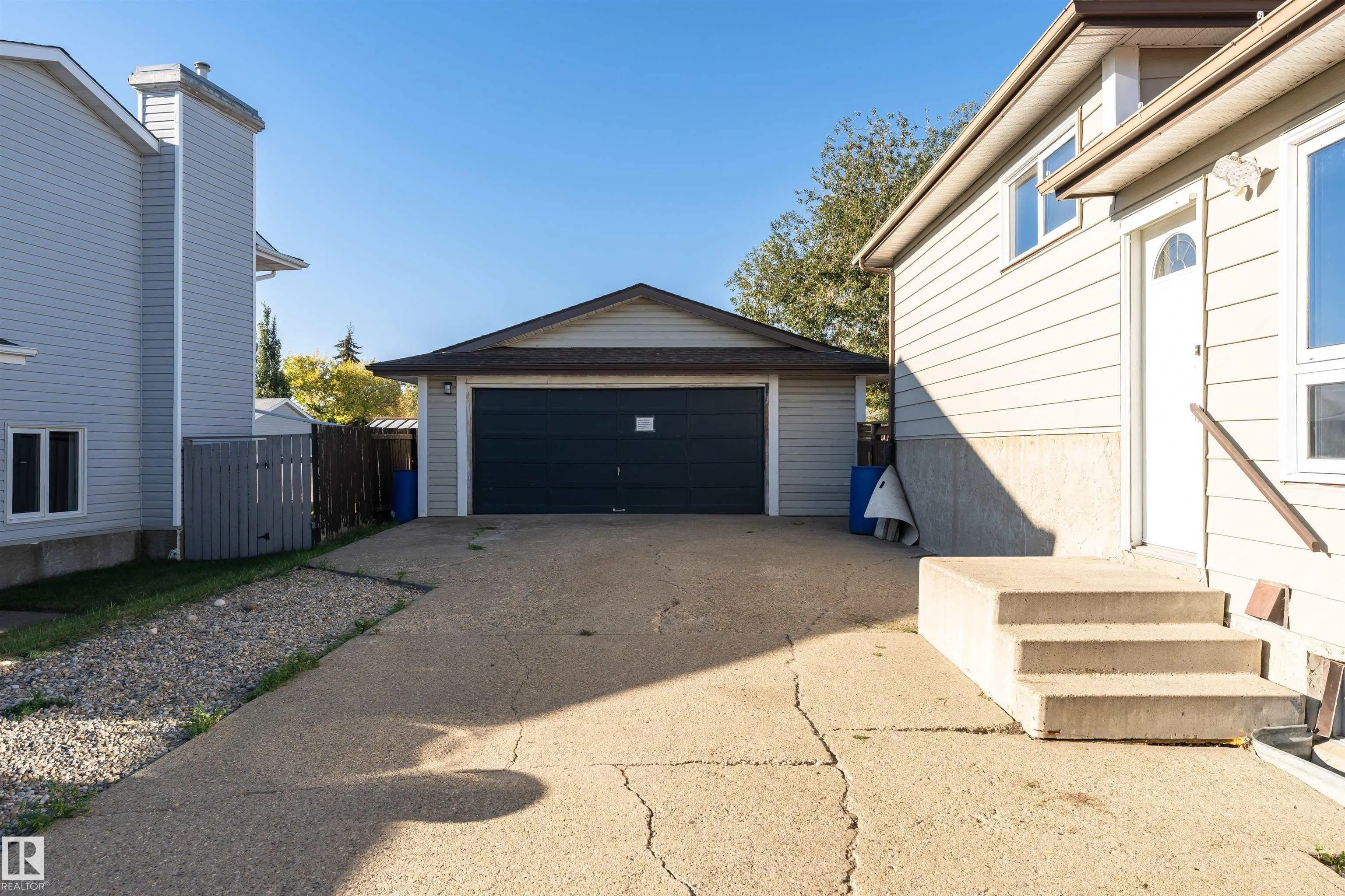 9009 102 Avenue