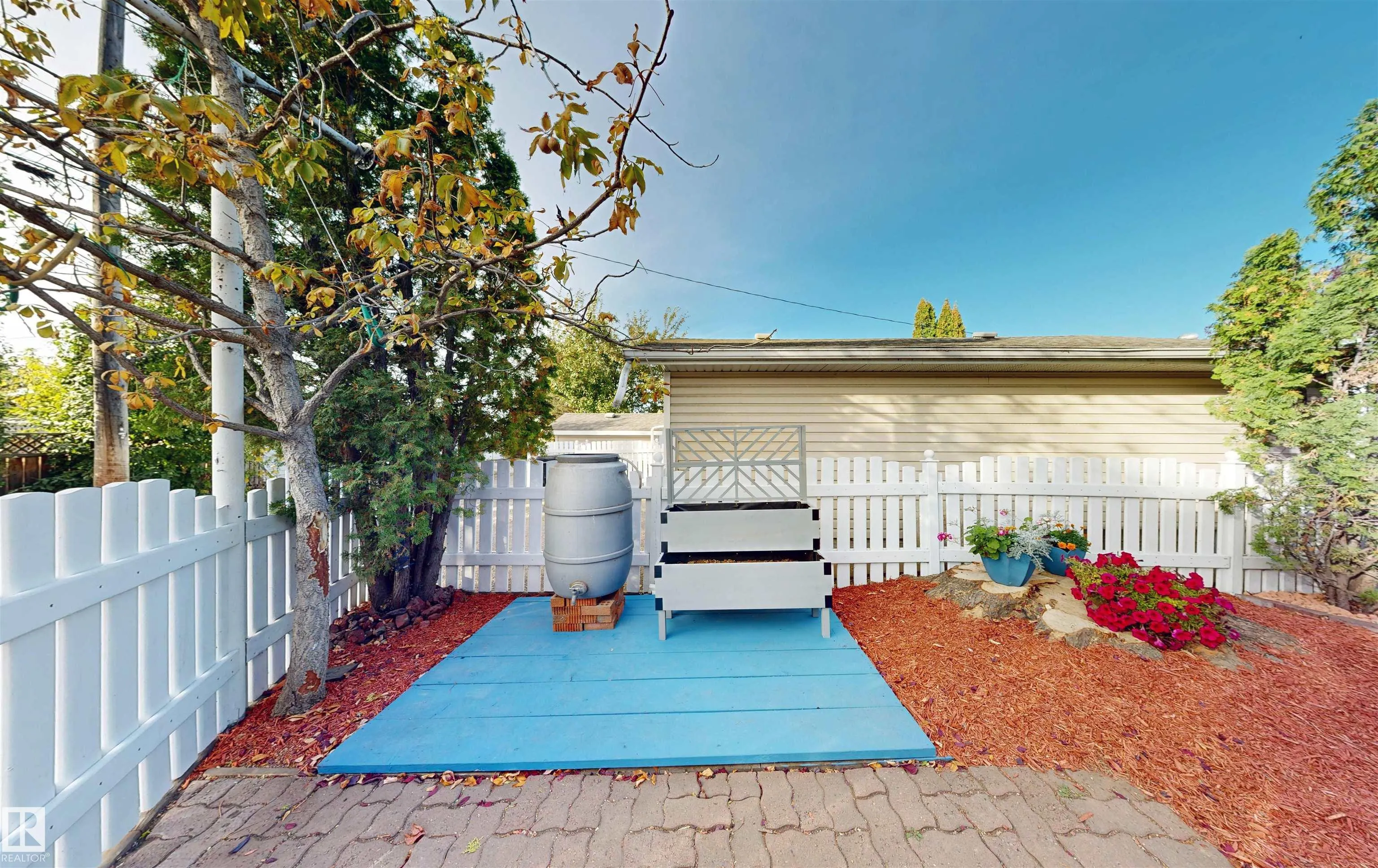 8428 54 Street