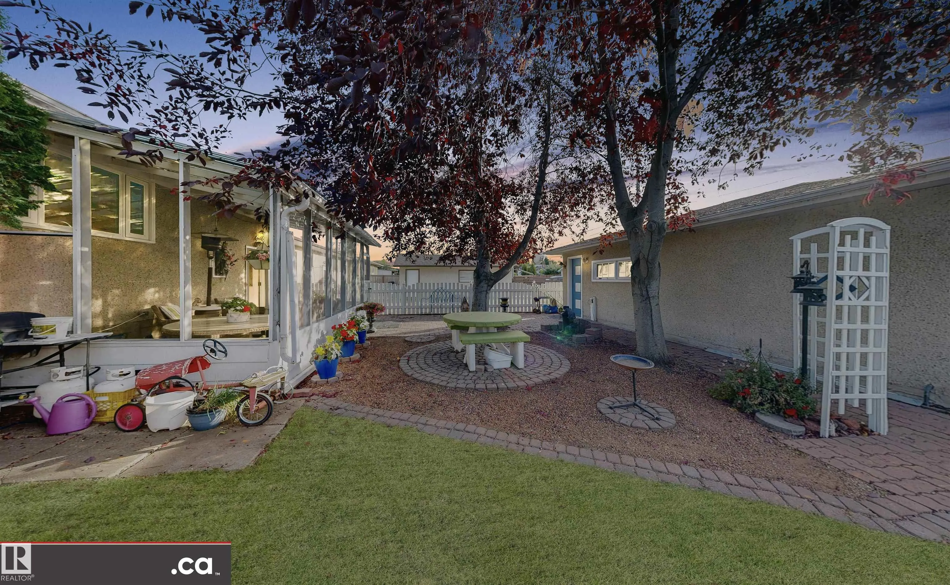 8428 54 Street