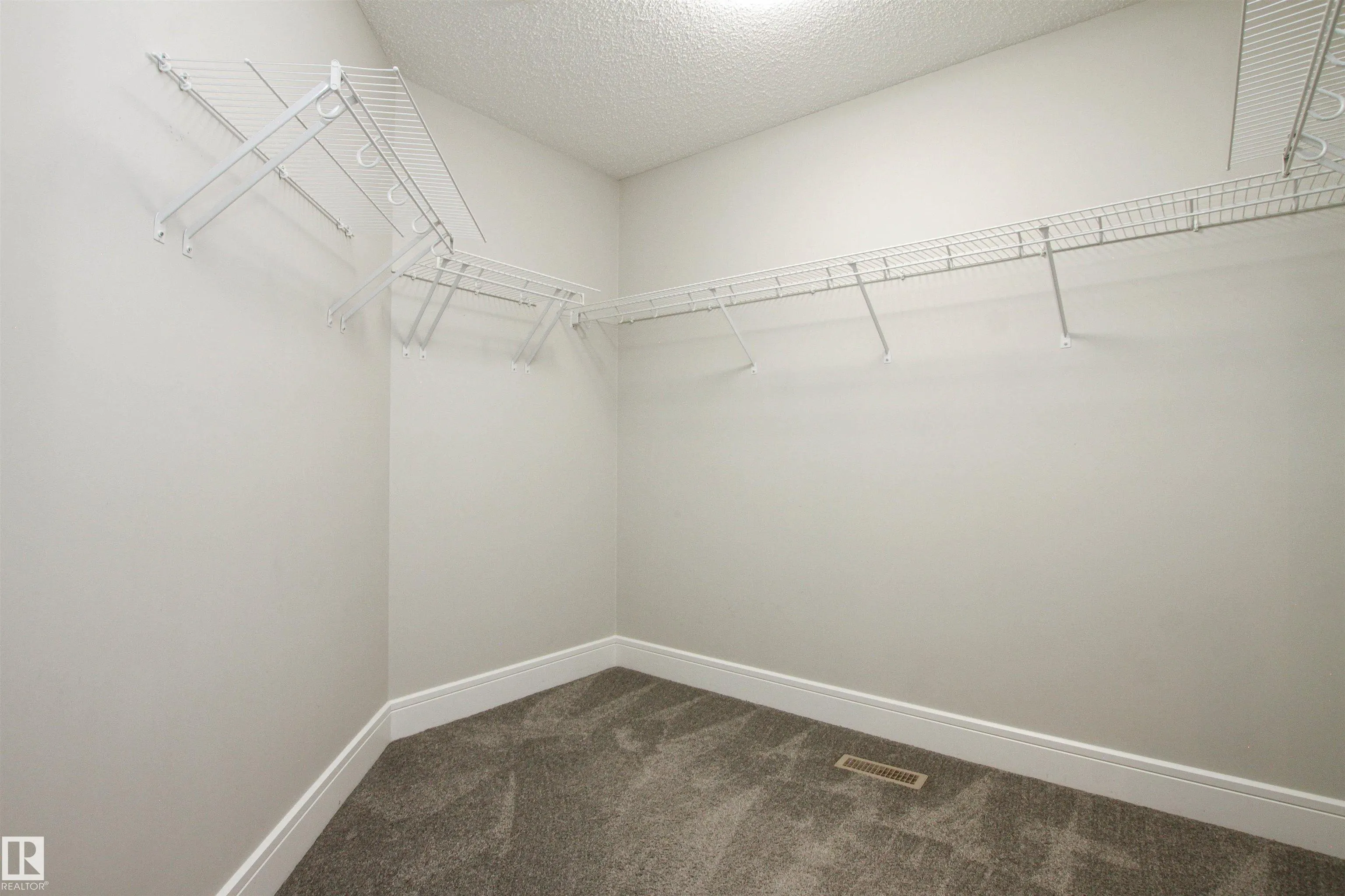 181 SANDALWOOD Crescent