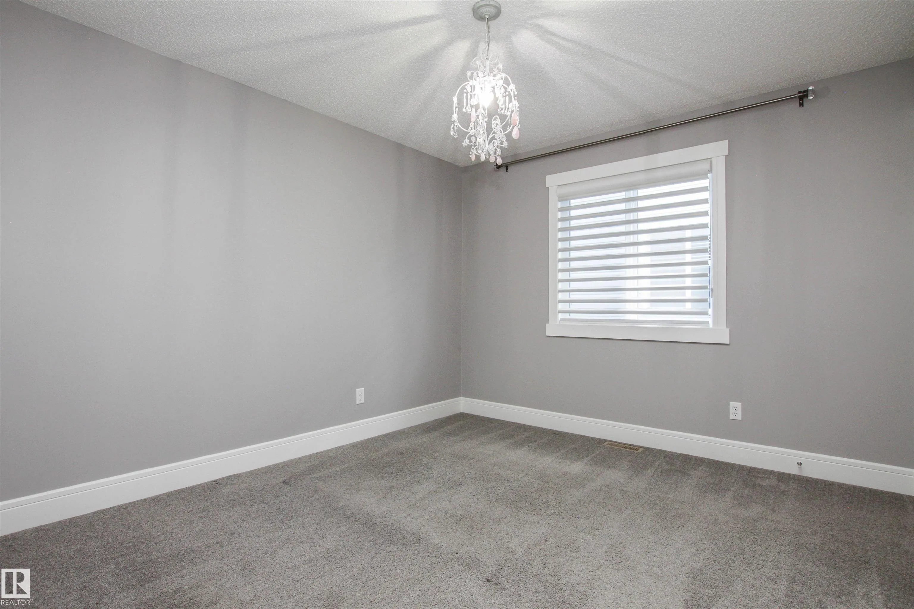 181 SANDALWOOD Crescent