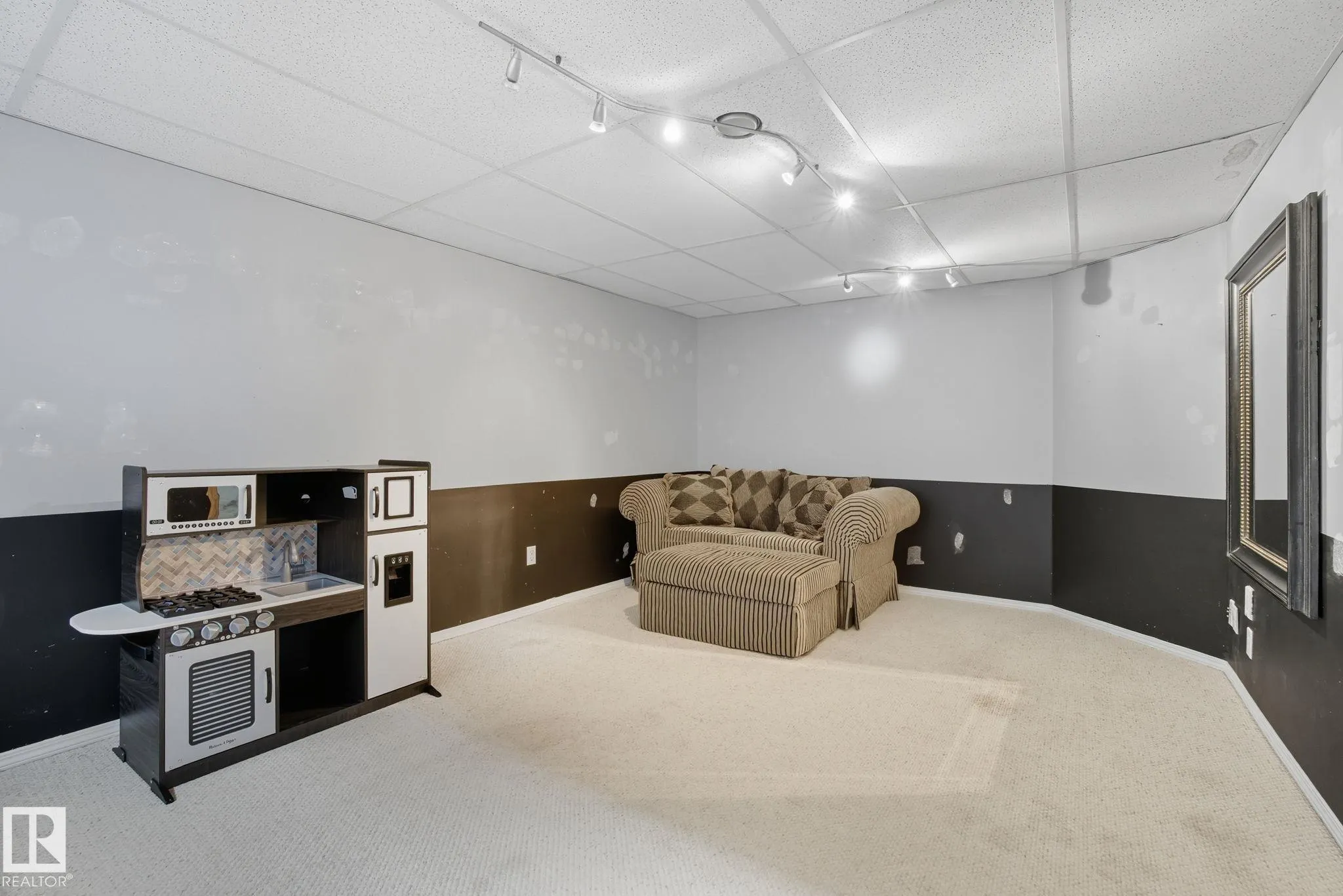 1438 GRANT Way