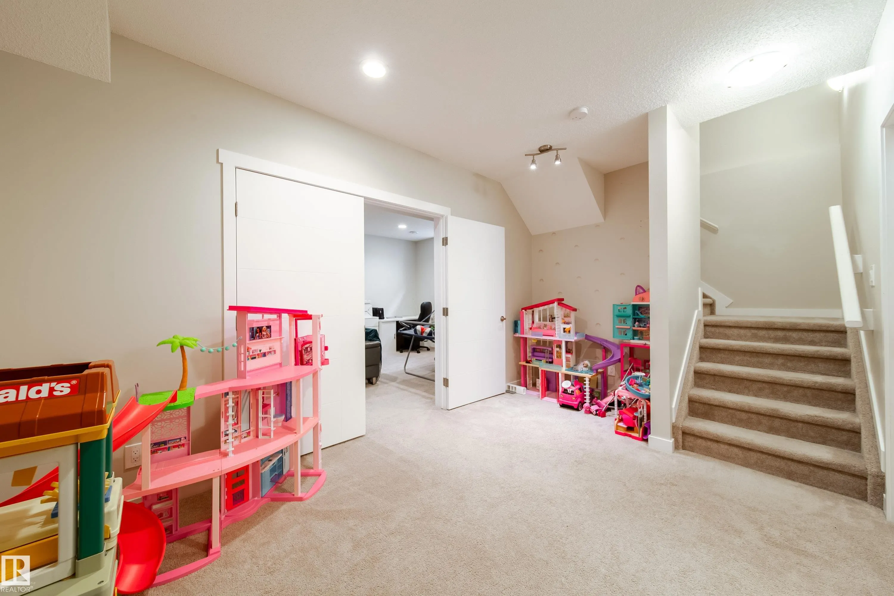 16821 120 Street