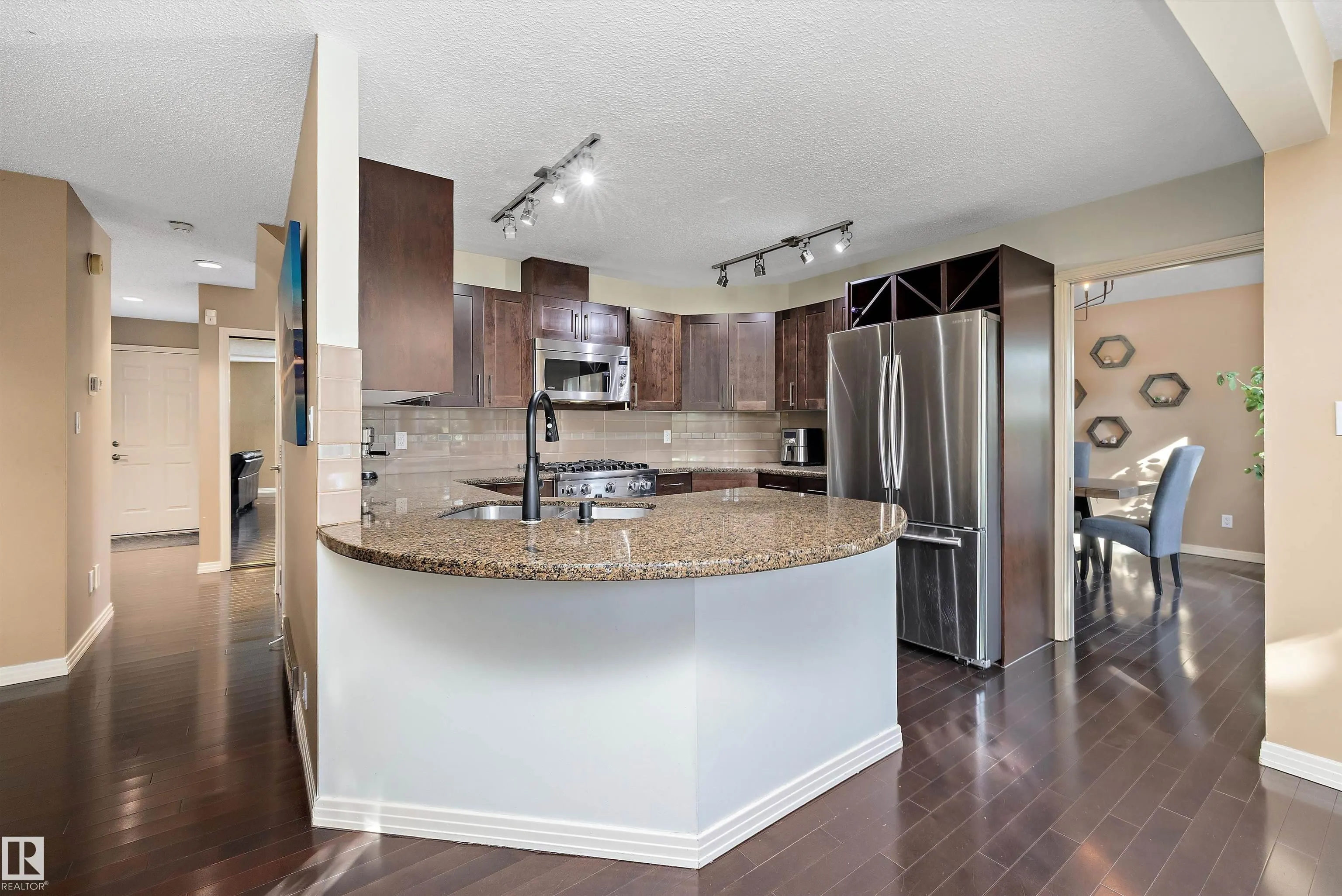 10 DELISLE Court