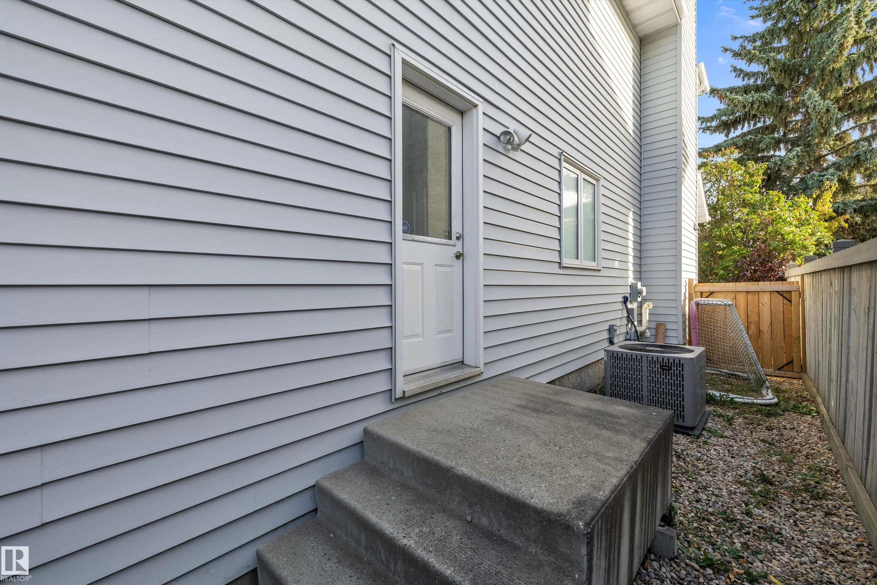 10 DELISLE Court