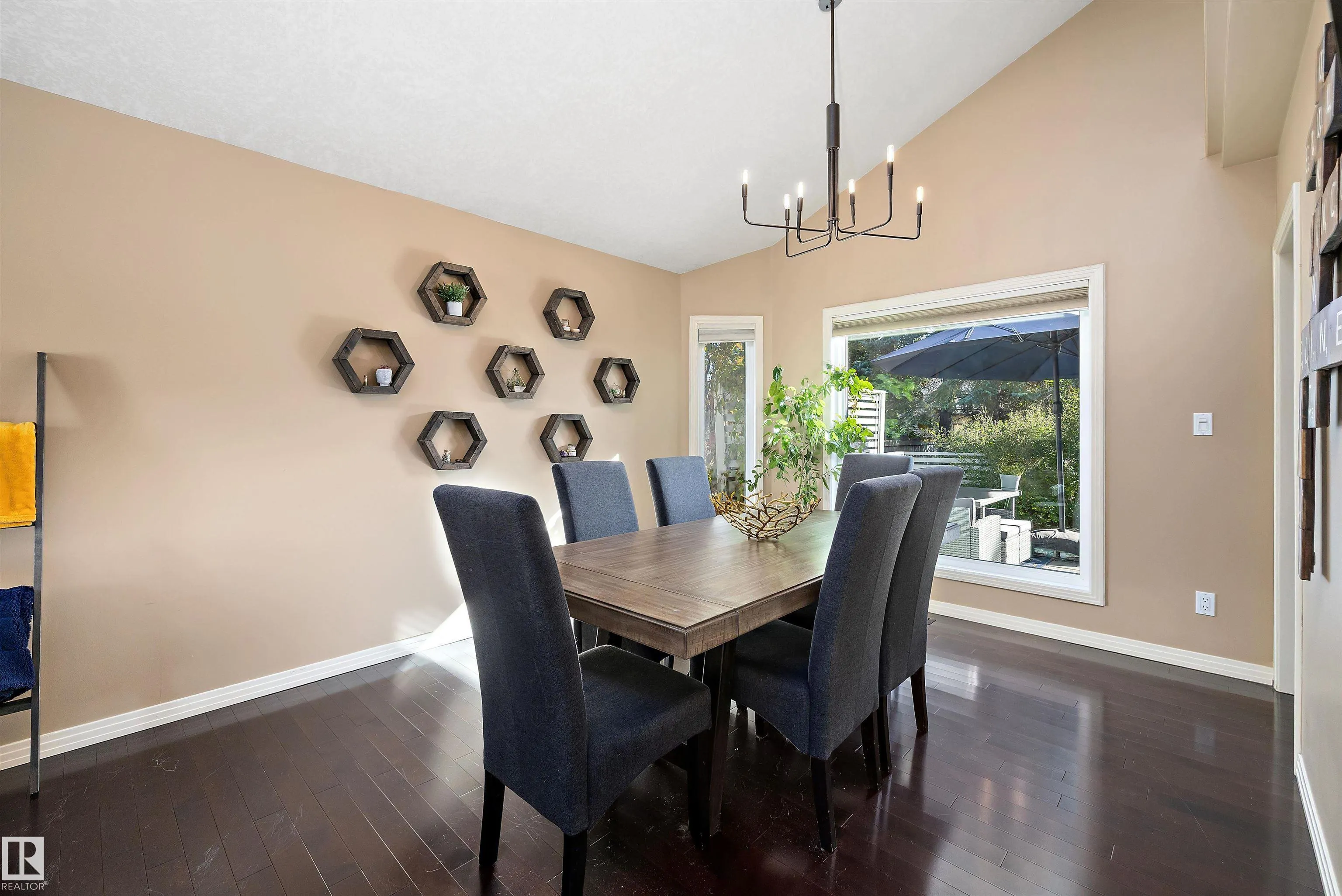 10 DELISLE Court