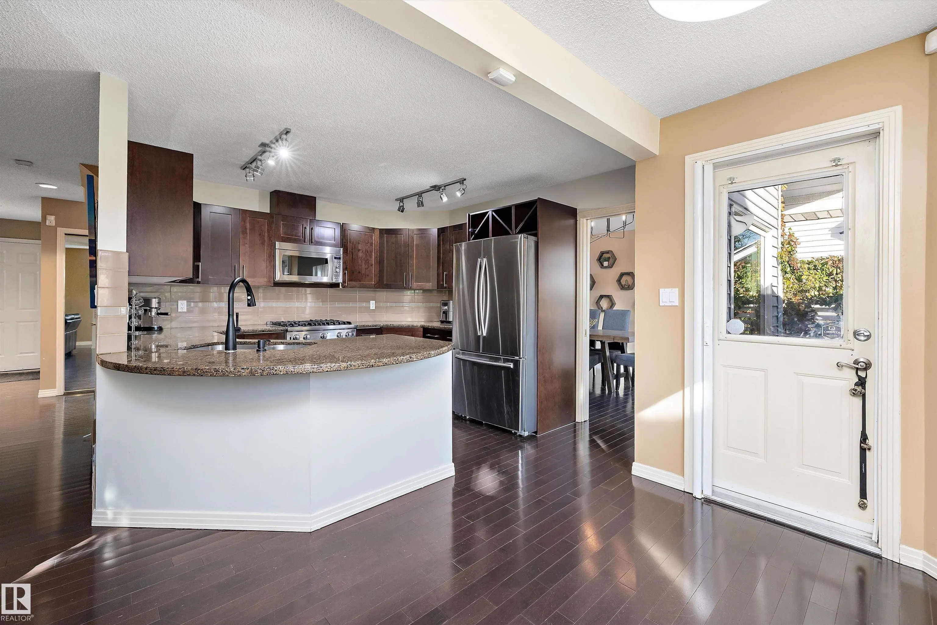 10 DELISLE Court