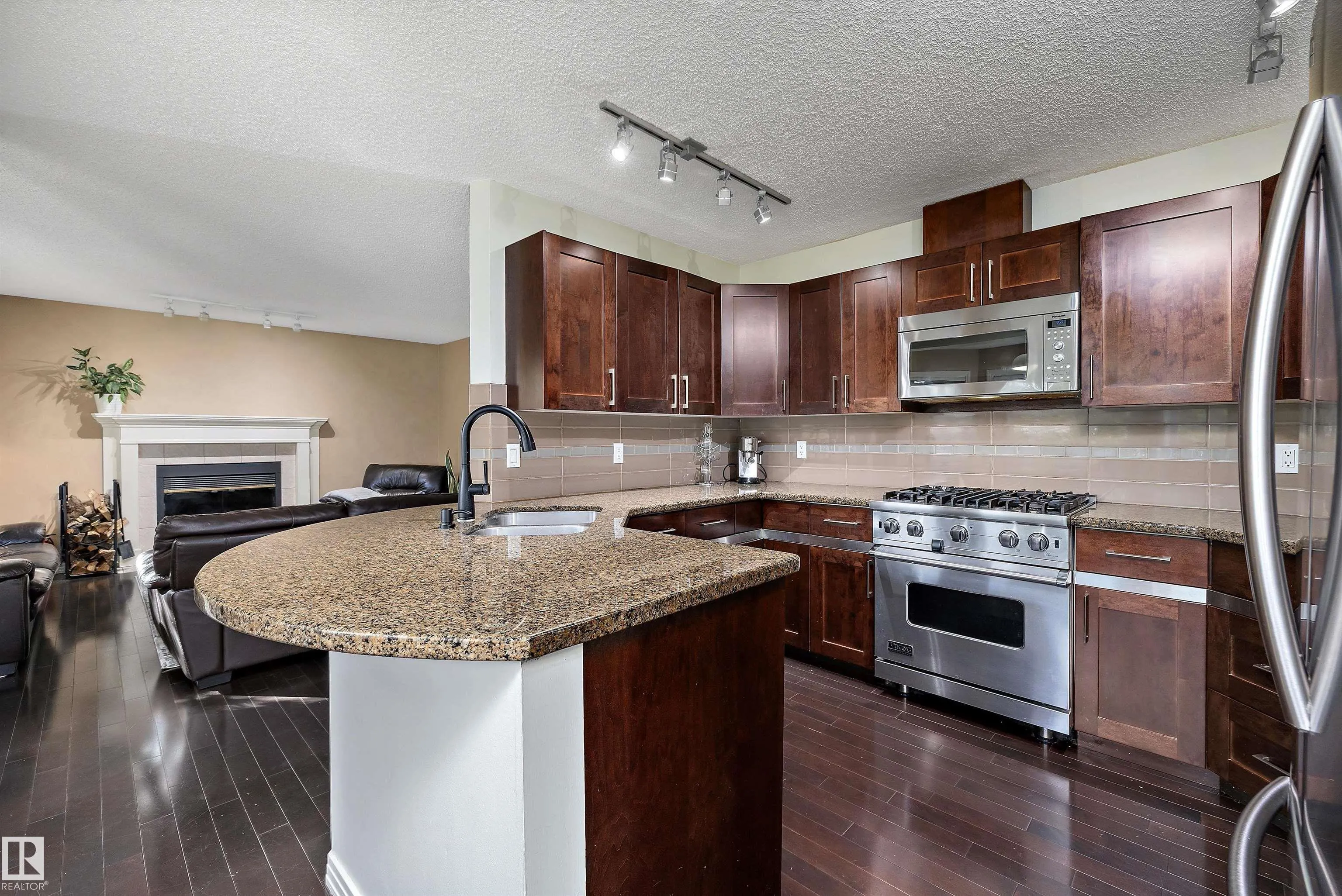 10 DELISLE Court