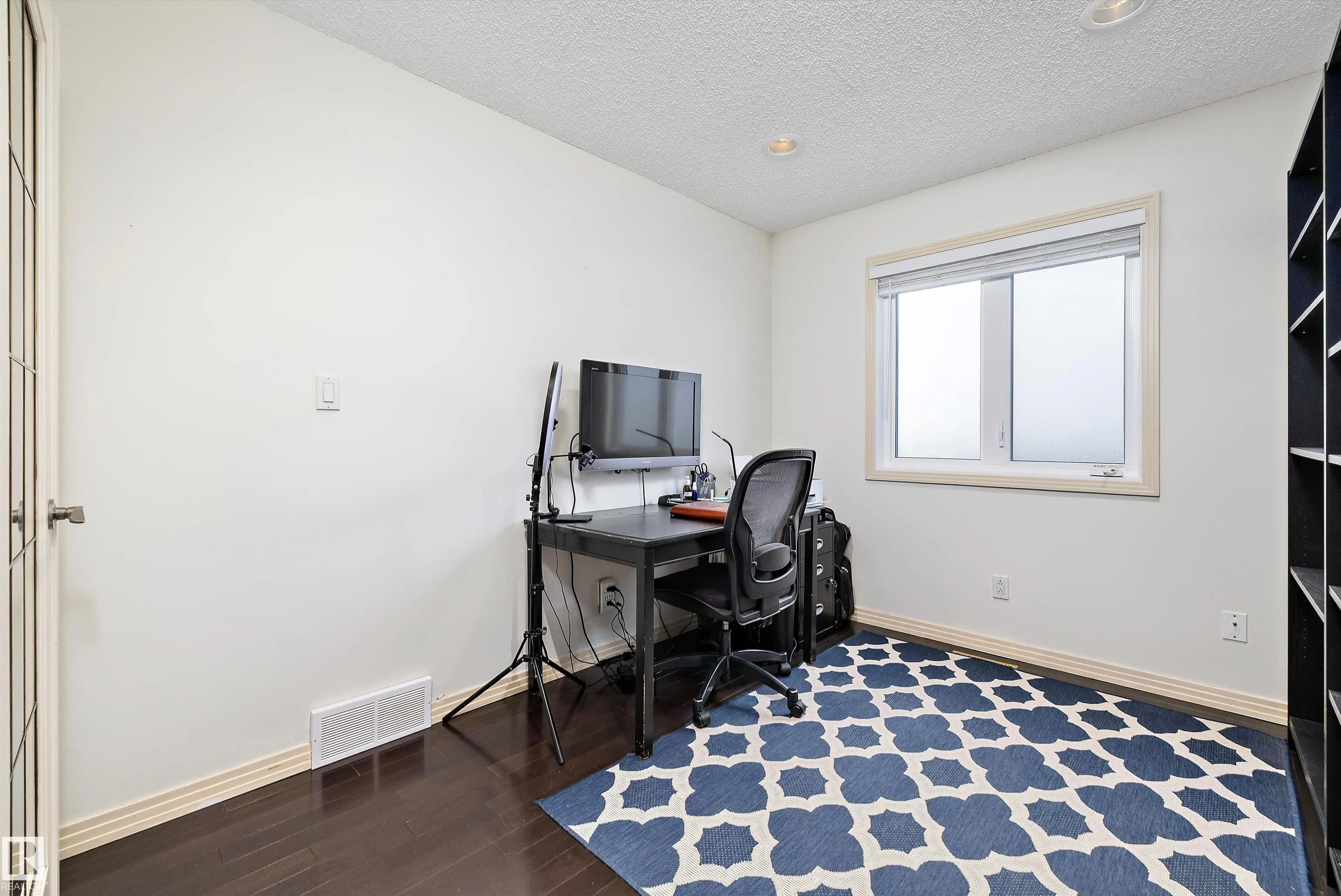 10 DELISLE Court