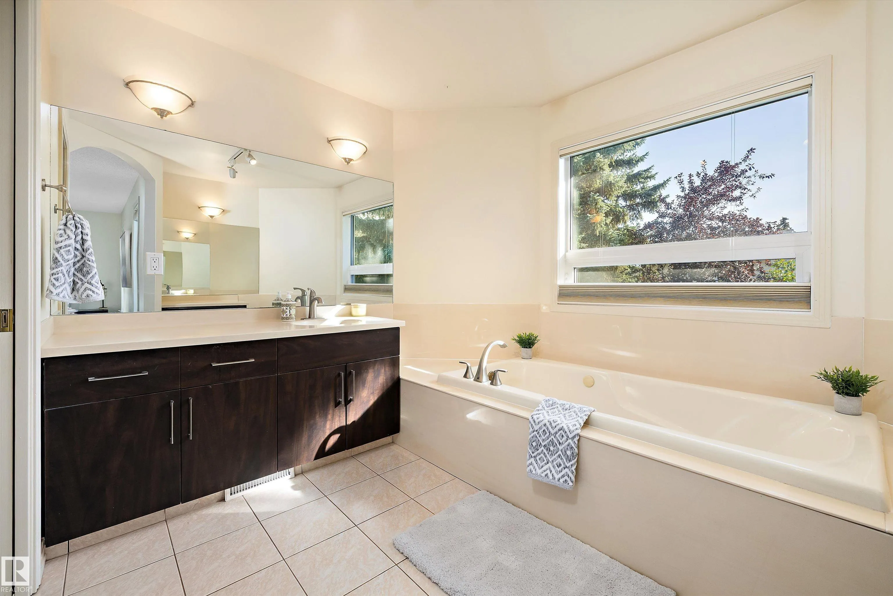 10 DELISLE Court