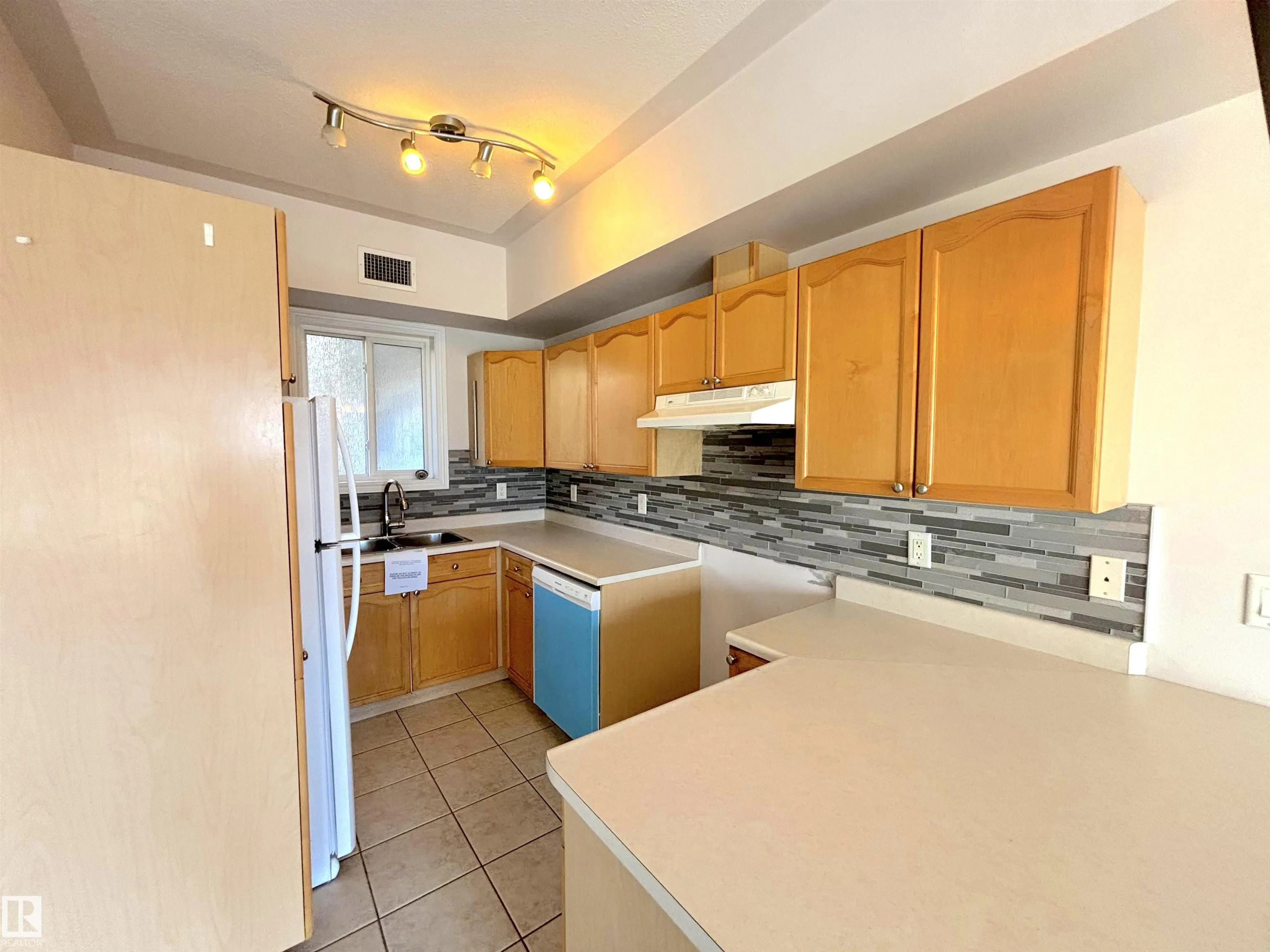 10606 102 Avenue
