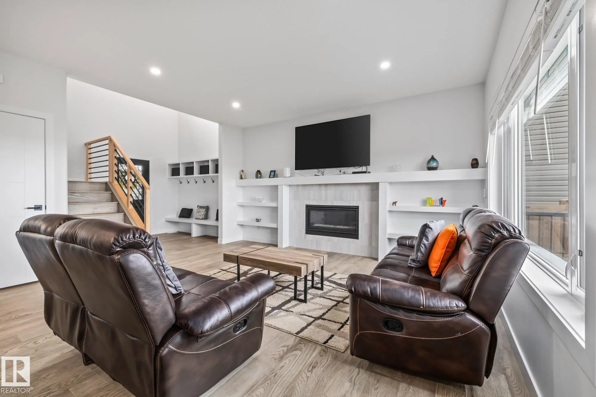 34 EDGEFIELD Way