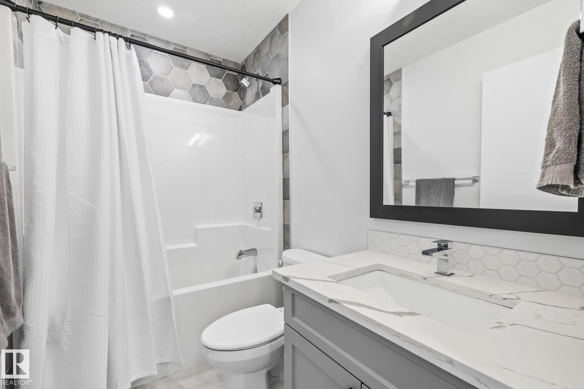 34 EDGEFIELD Way