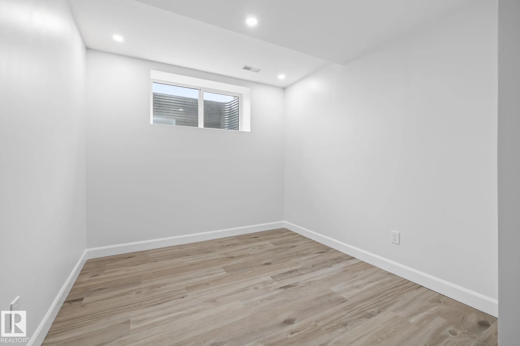 34 EDGEFIELD Way