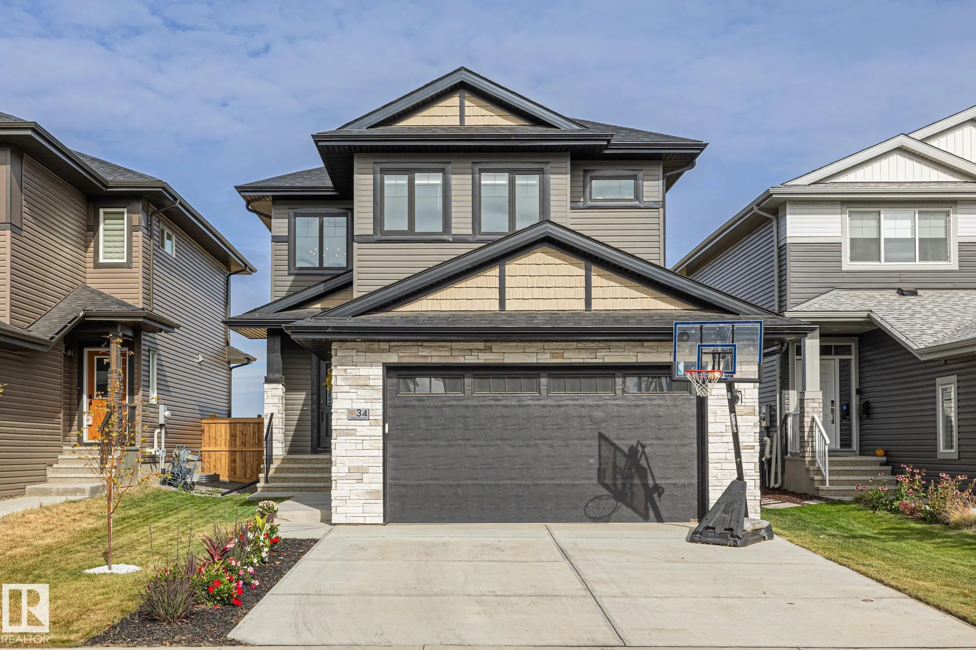 34 EDGEFIELD Way