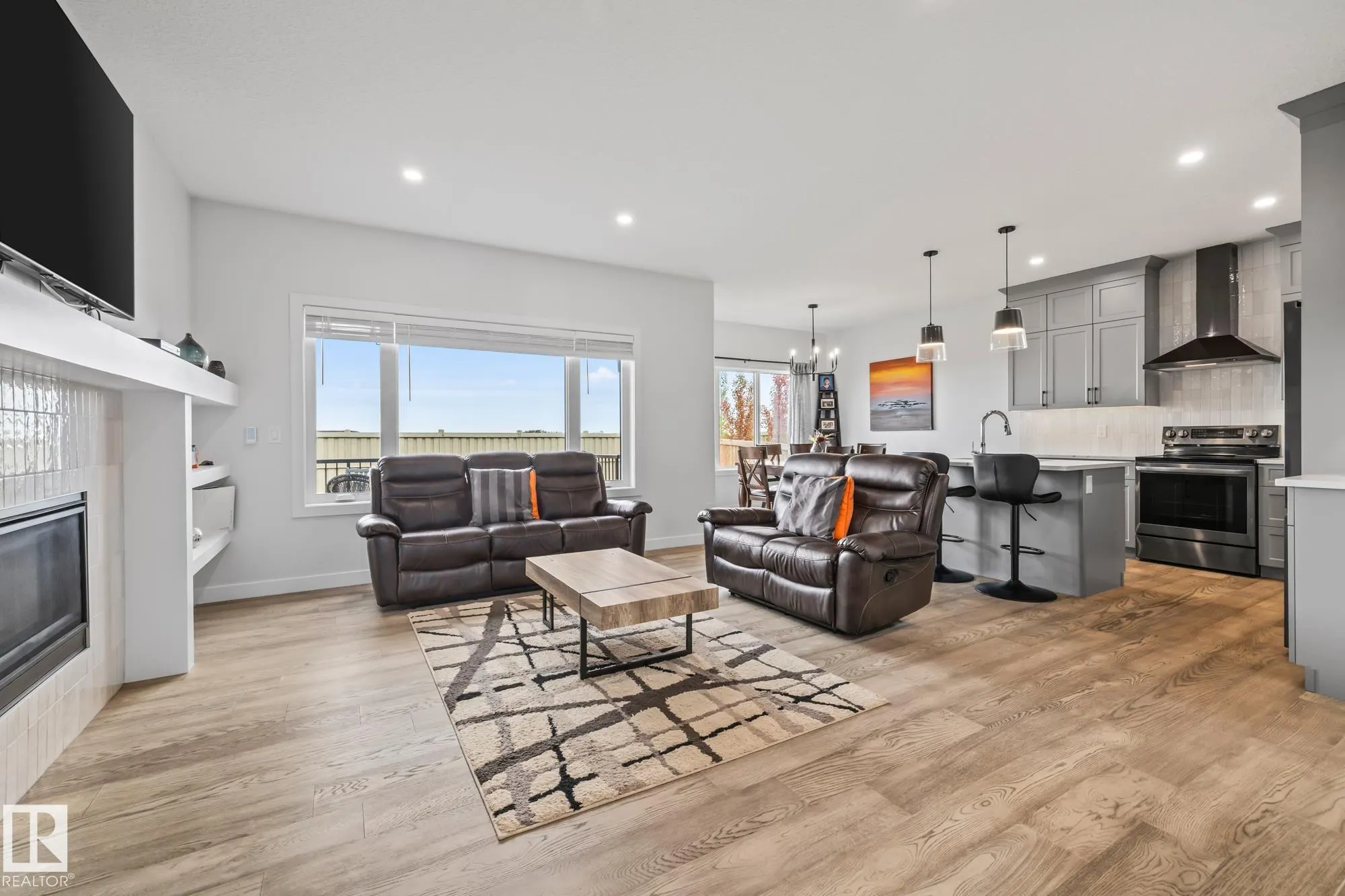34 EDGEFIELD Way