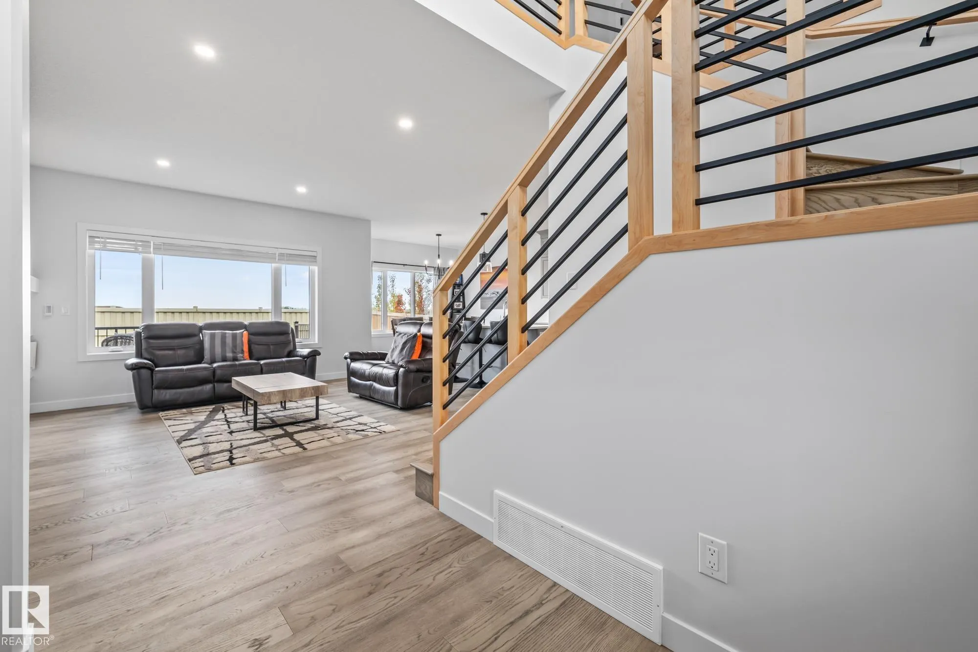 34 EDGEFIELD Way