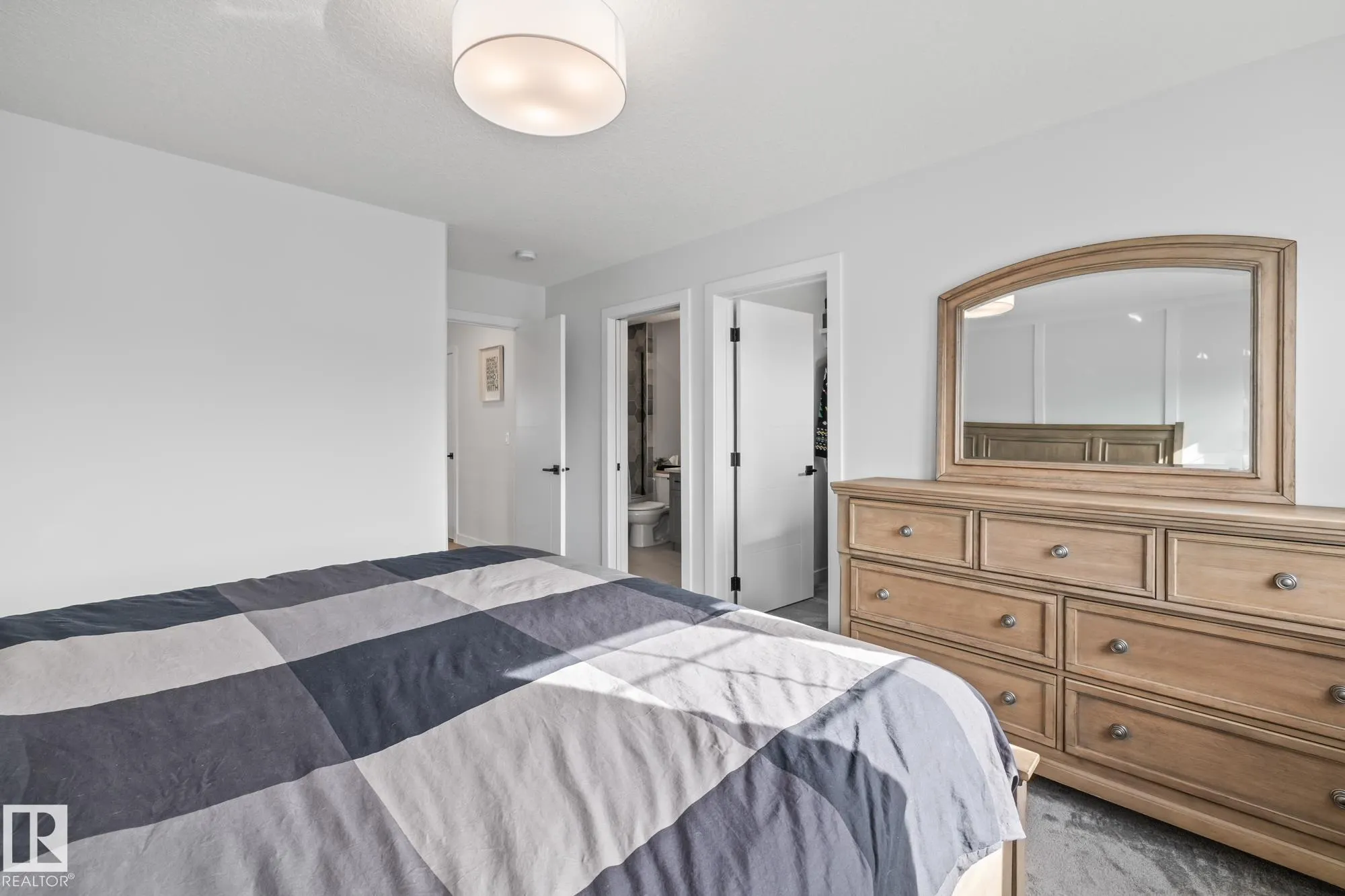34 EDGEFIELD Way