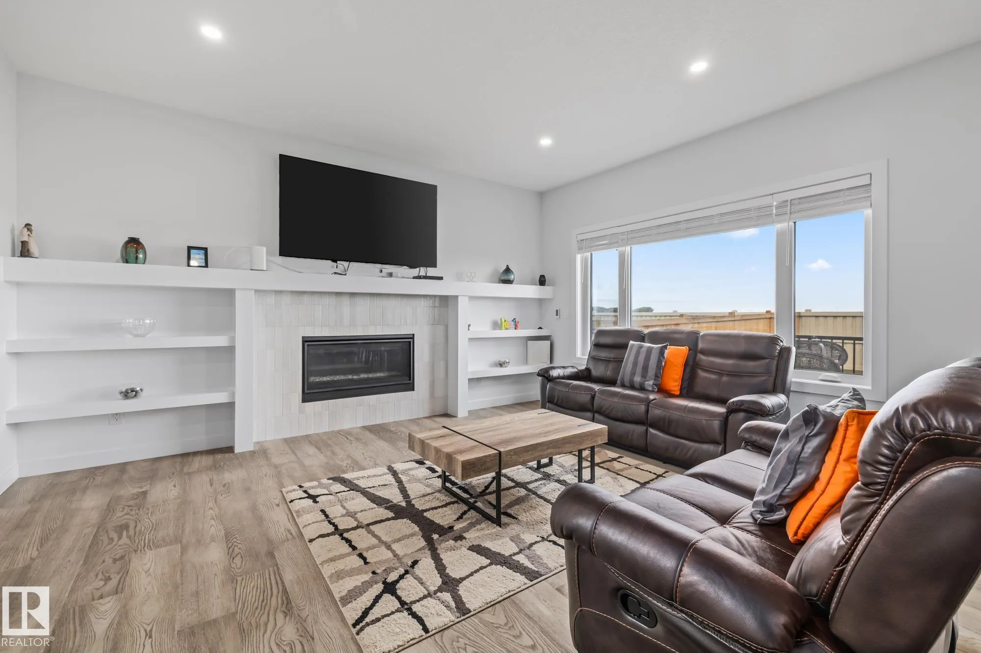 34 EDGEFIELD Way