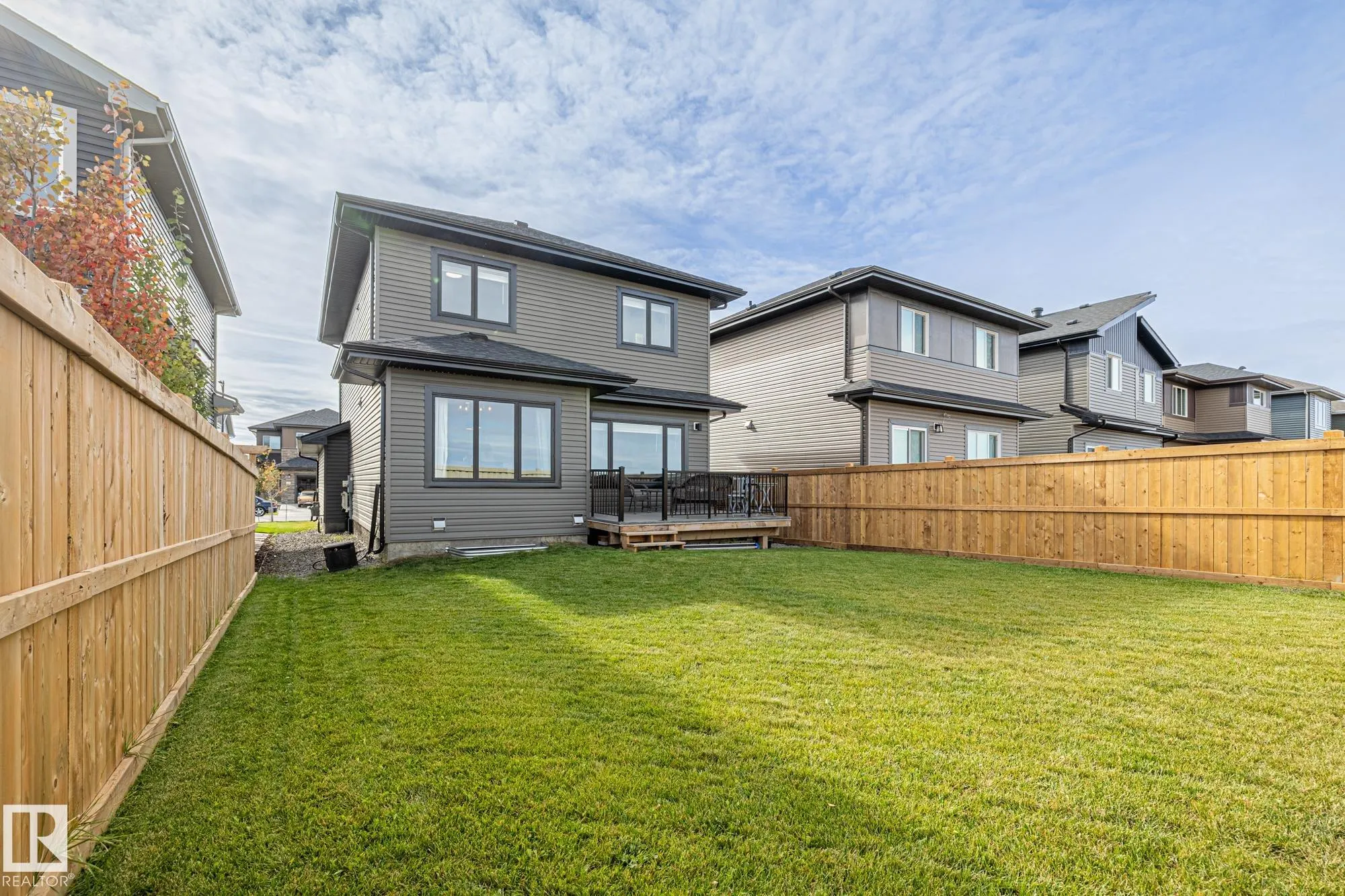 34 EDGEFIELD Way