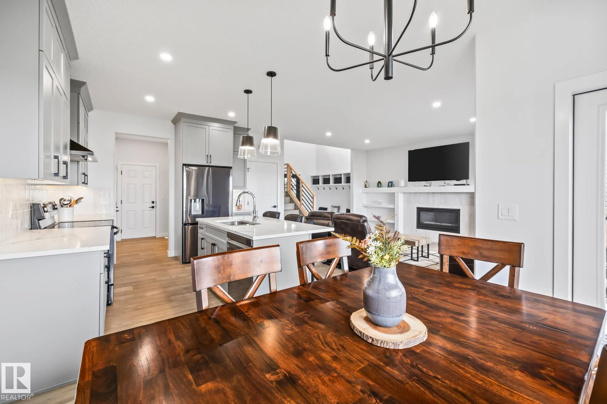 34 EDGEFIELD Way