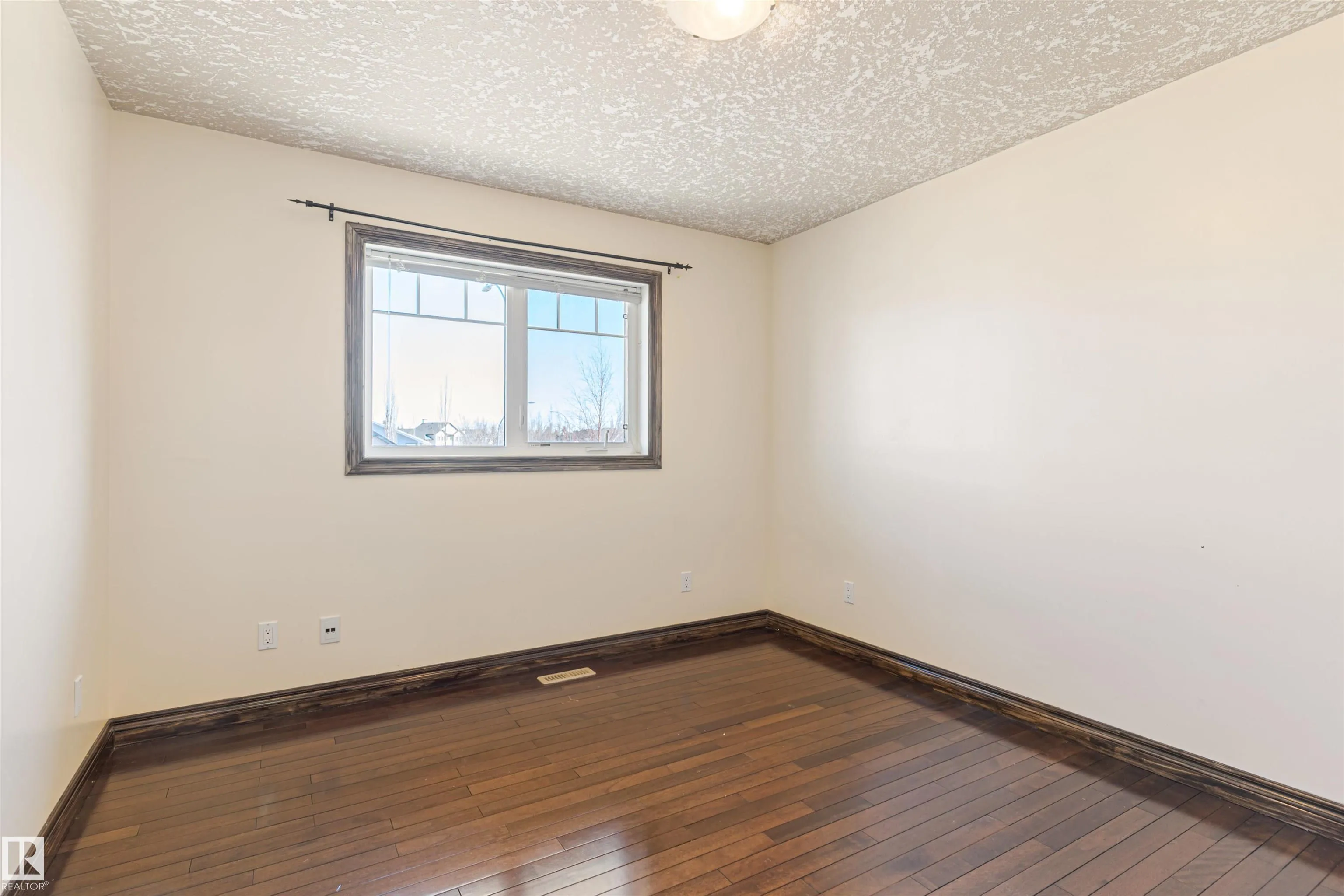 126 ANISE Close