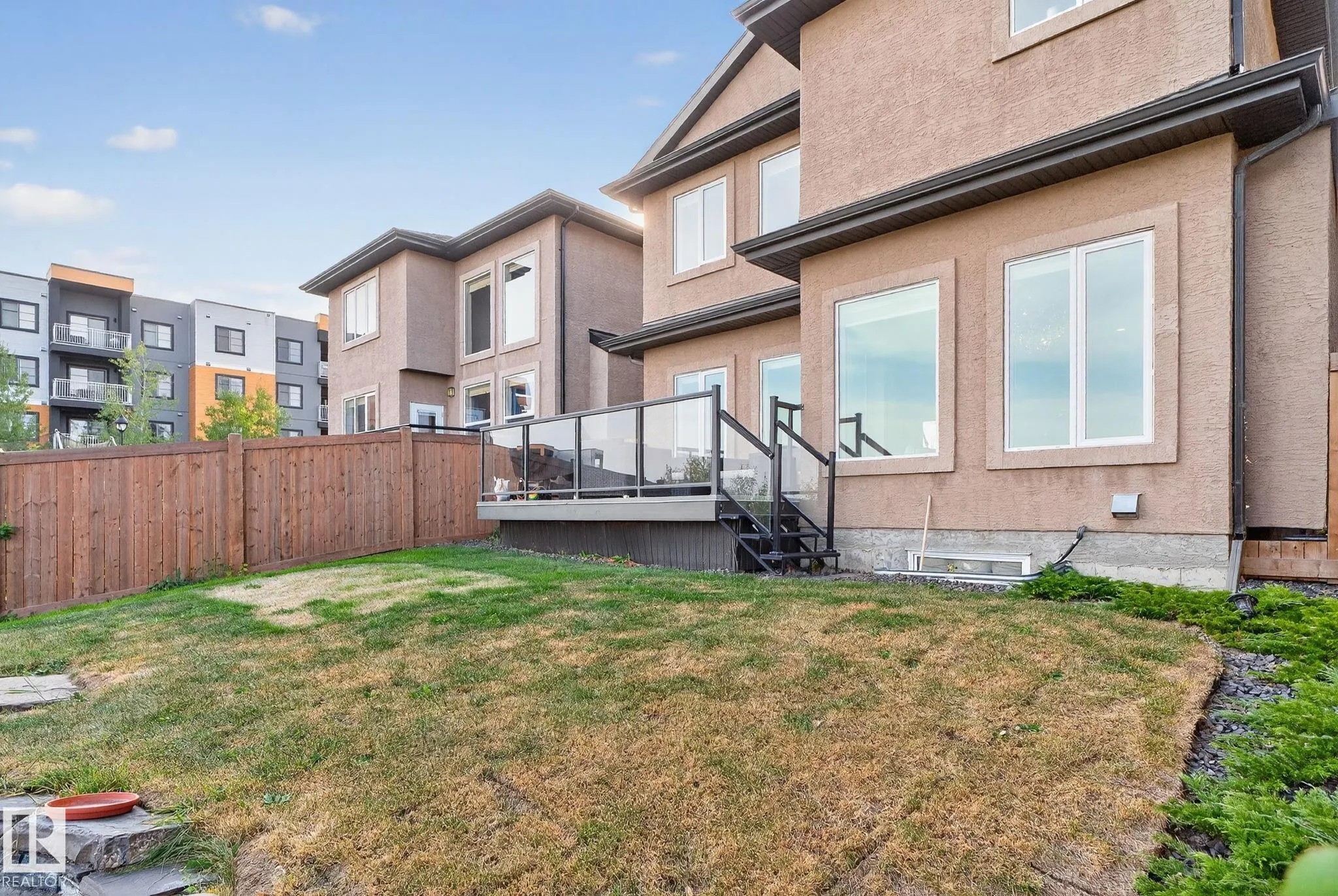 527 ALBANY Way