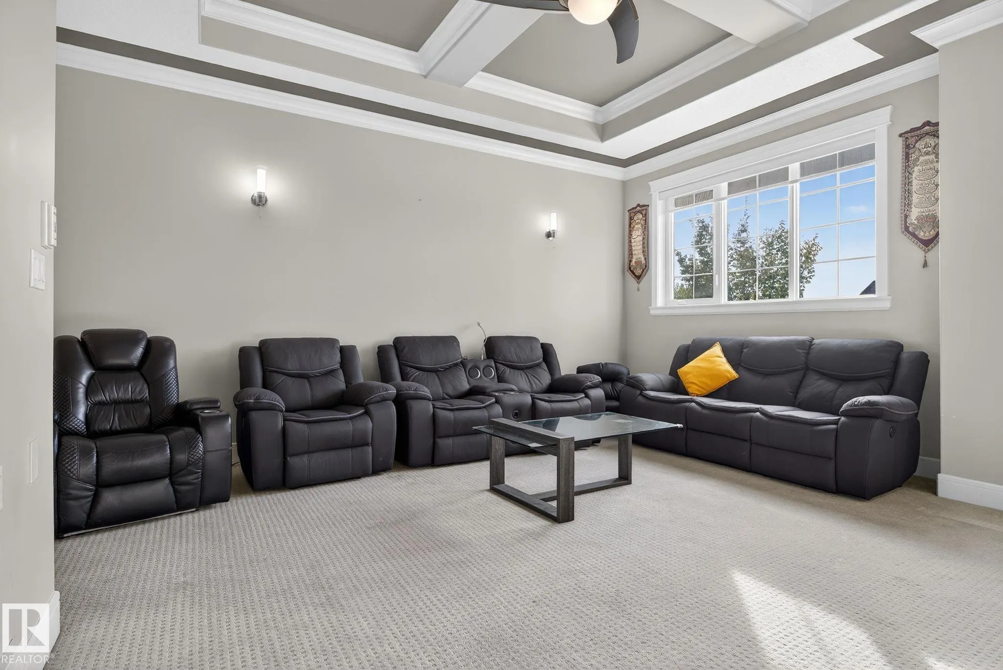 527 ALBANY Way